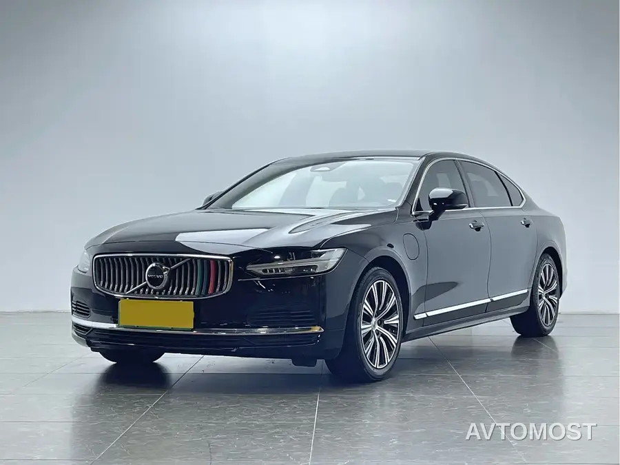 Volvo S90 Plug-in Hybrid 2022 T8 Recharge Plug-in Hybrid Momentum Luxury Edition