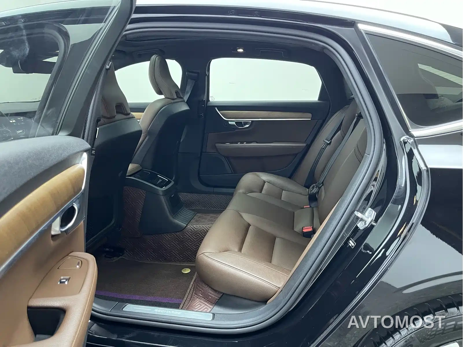 Volvo S90 Plug-in Hybrid 2022 T8 Recharge Plug-in Hybrid Momentum Luxury Edition — фото 13
