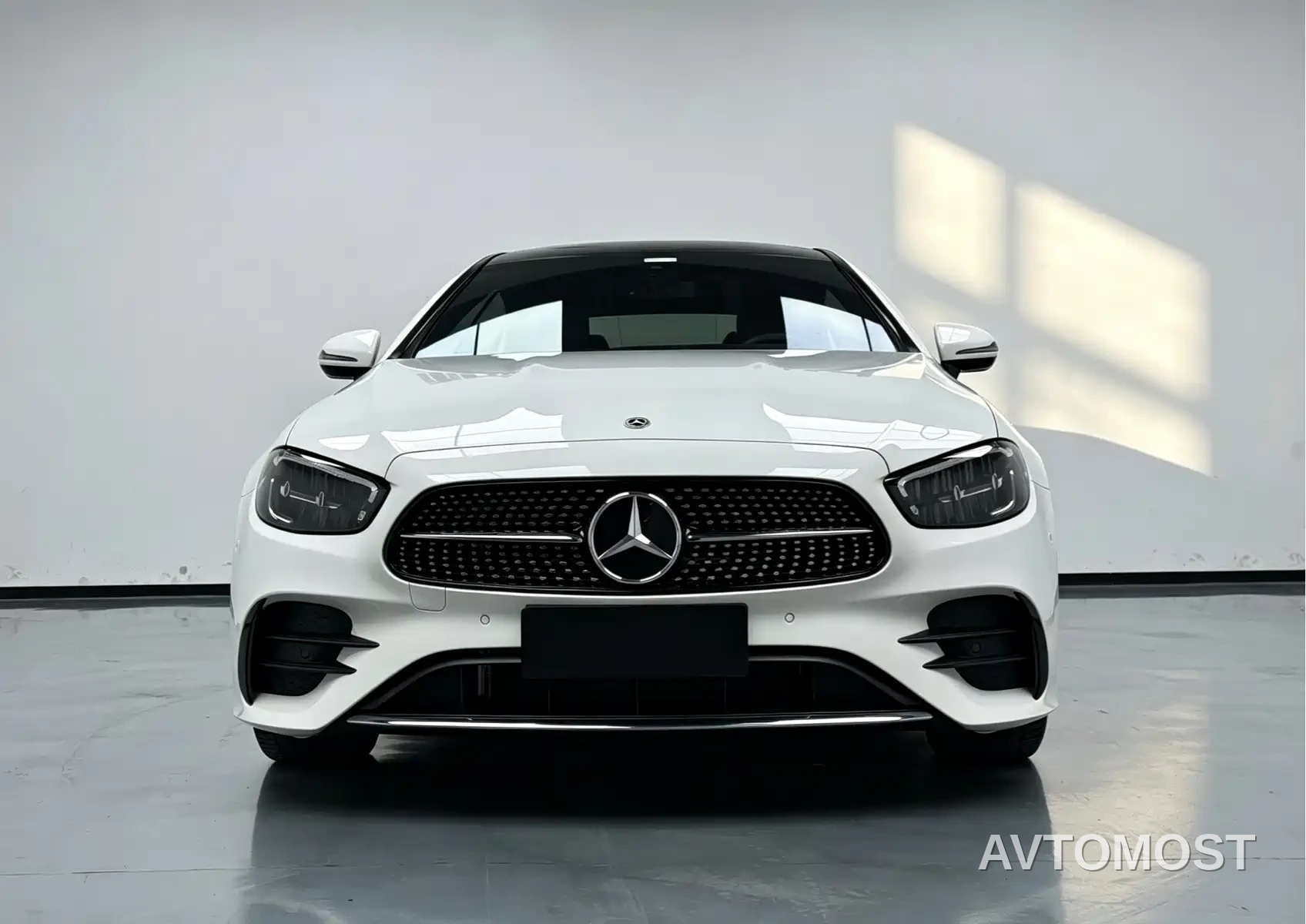 Mercedes-Benz E-Class (Import) 2023 E 260 Coupe — фото 3