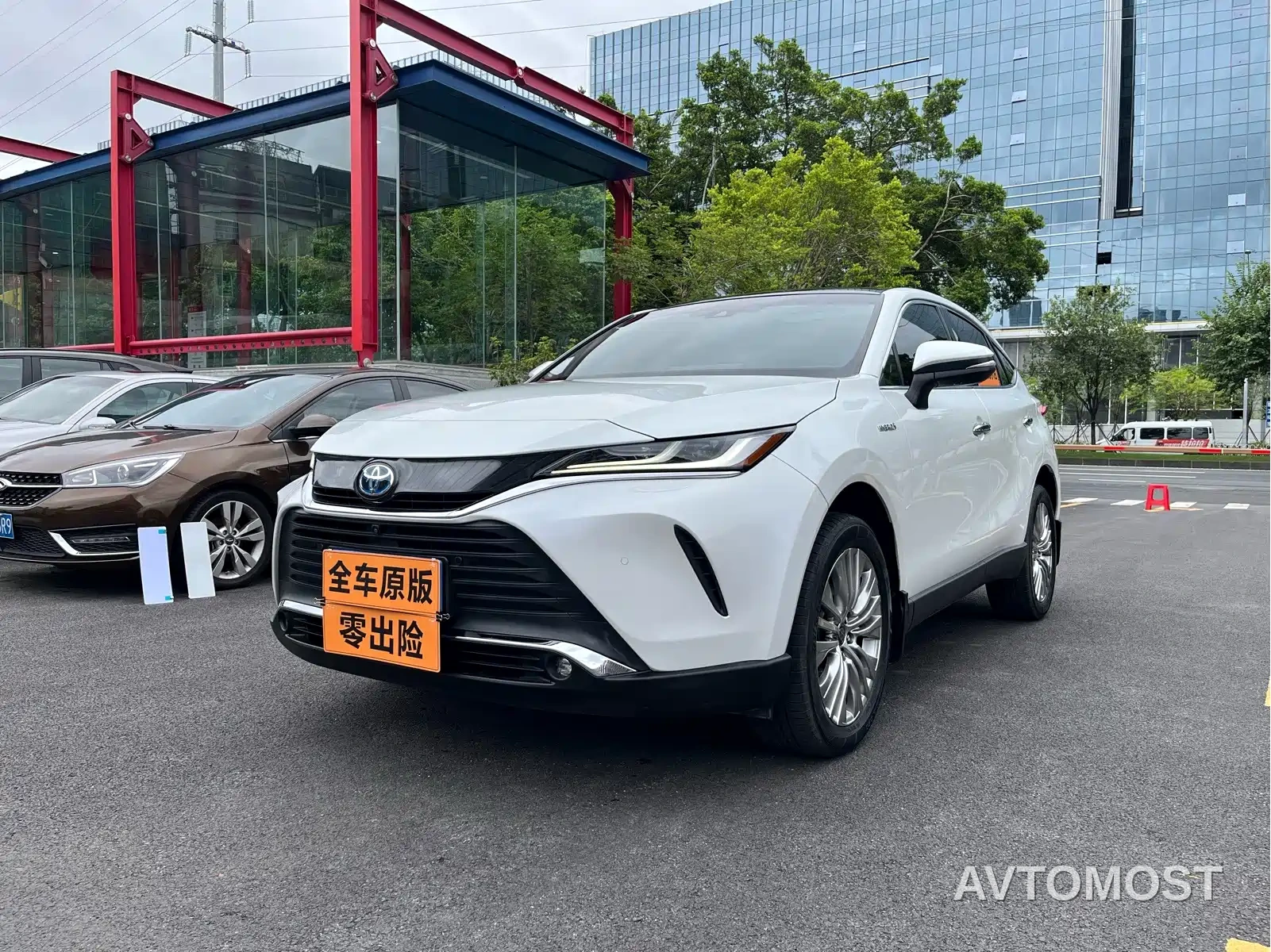 Toyota Lingfang HARRIER 2022 Hybrid 2.5L CVT 4WD Premium Edition — фото 2