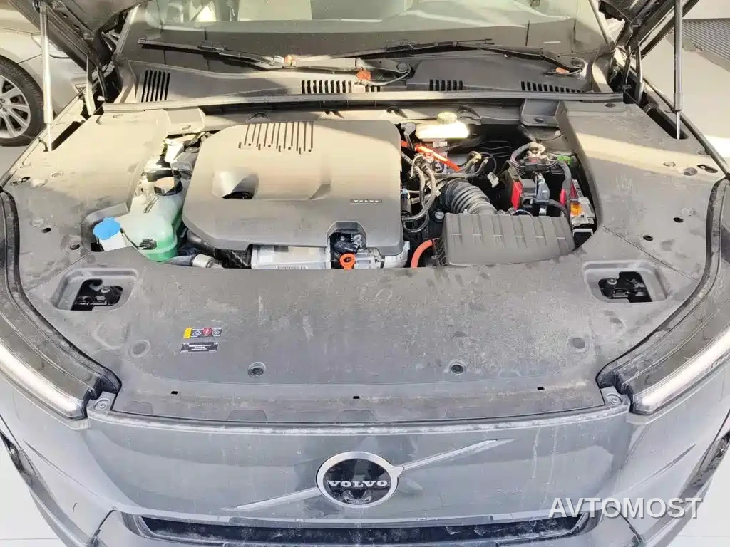 Volvo XC70 Plug-in Hybrid 2025 Standard — фото 3