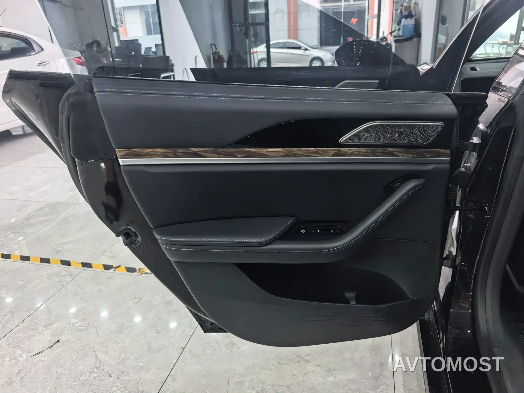 Nezha S 2022 Extended Range 1160km RWD Compact — фото 10