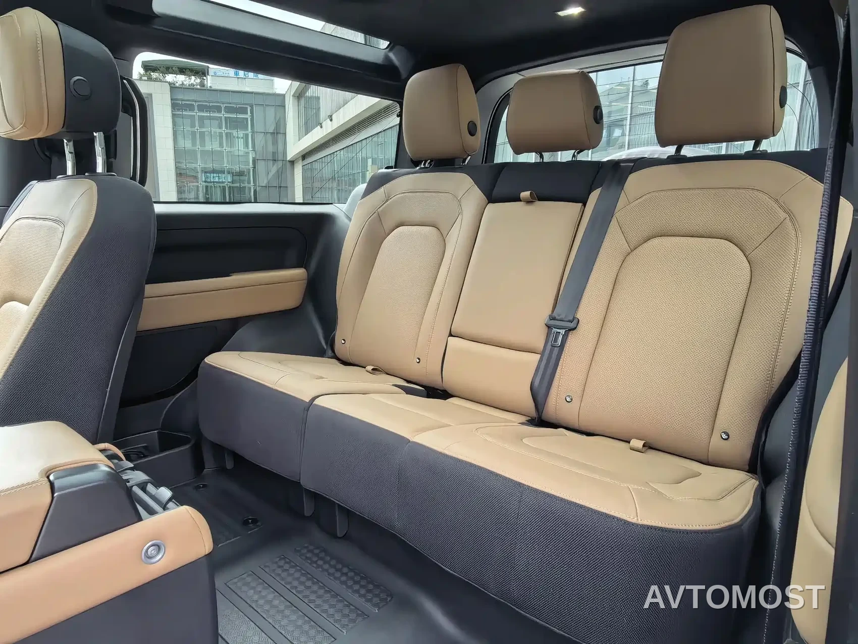 Land Rover Defender 2025 90 3.0T P400 X-Dynamic HSE — фото 4
