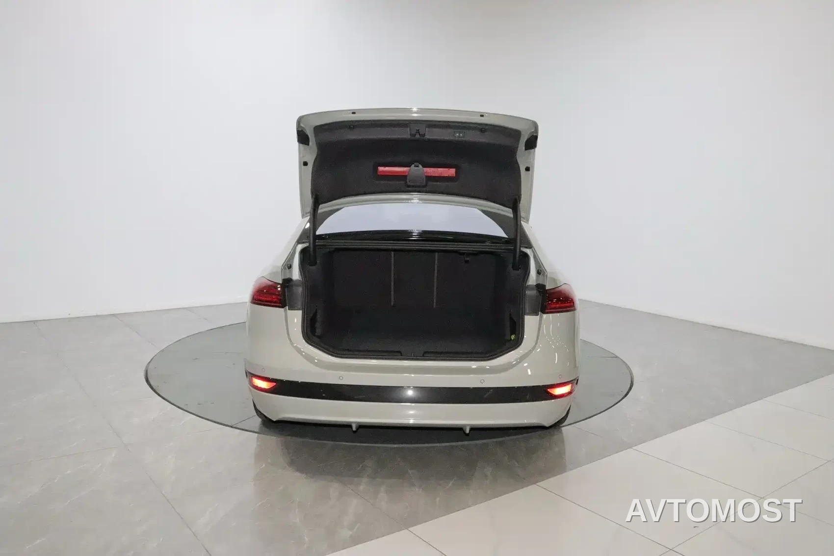 Audi A6L e-tron 2026 Model Pioneer Edition — фото 12