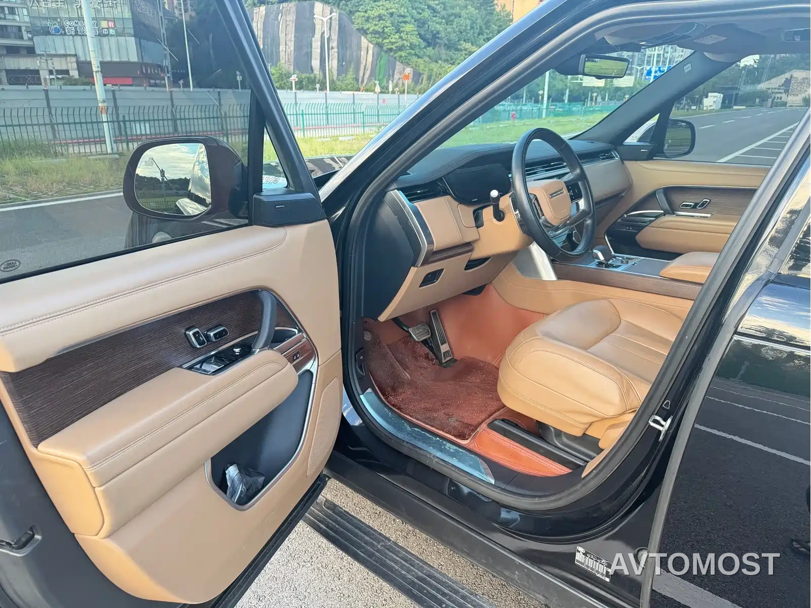 Land Rover Range Rover 2023 3.0 L6 400PS Golden Age 7-Seater Long Wheelbase — фото 7