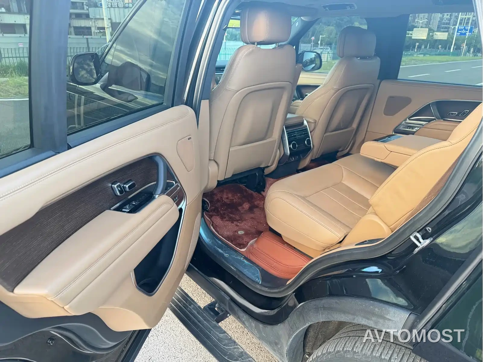 Land Rover Range Rover 2023 3.0 L6 400PS Golden Age 7-Seater Long Wheelbase — фото 8