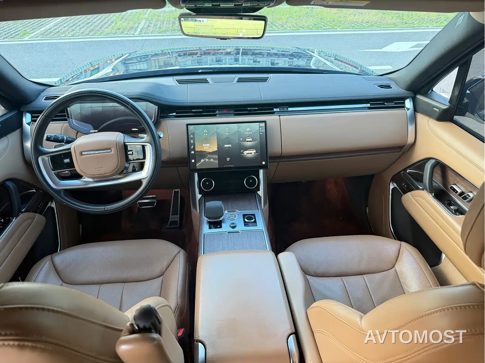 Land Rover Range Rover 2023 3.0 L6 400PS Golden Age 7-Seater Long Wheelbase — фото 9