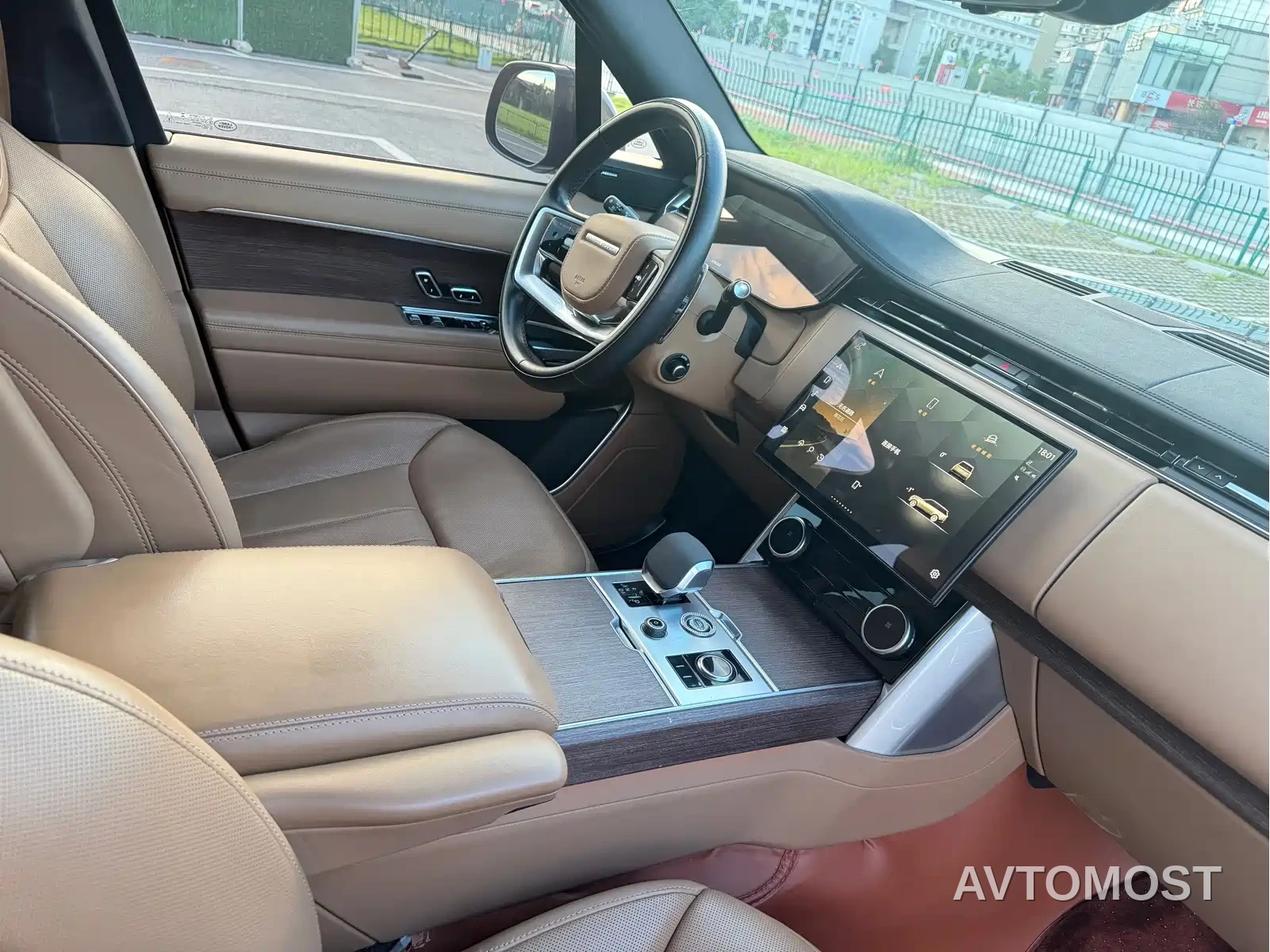 Land Rover Range Rover 2023 3.0 L6 400PS Golden Age 7-Seater Long Wheelbase — фото 12