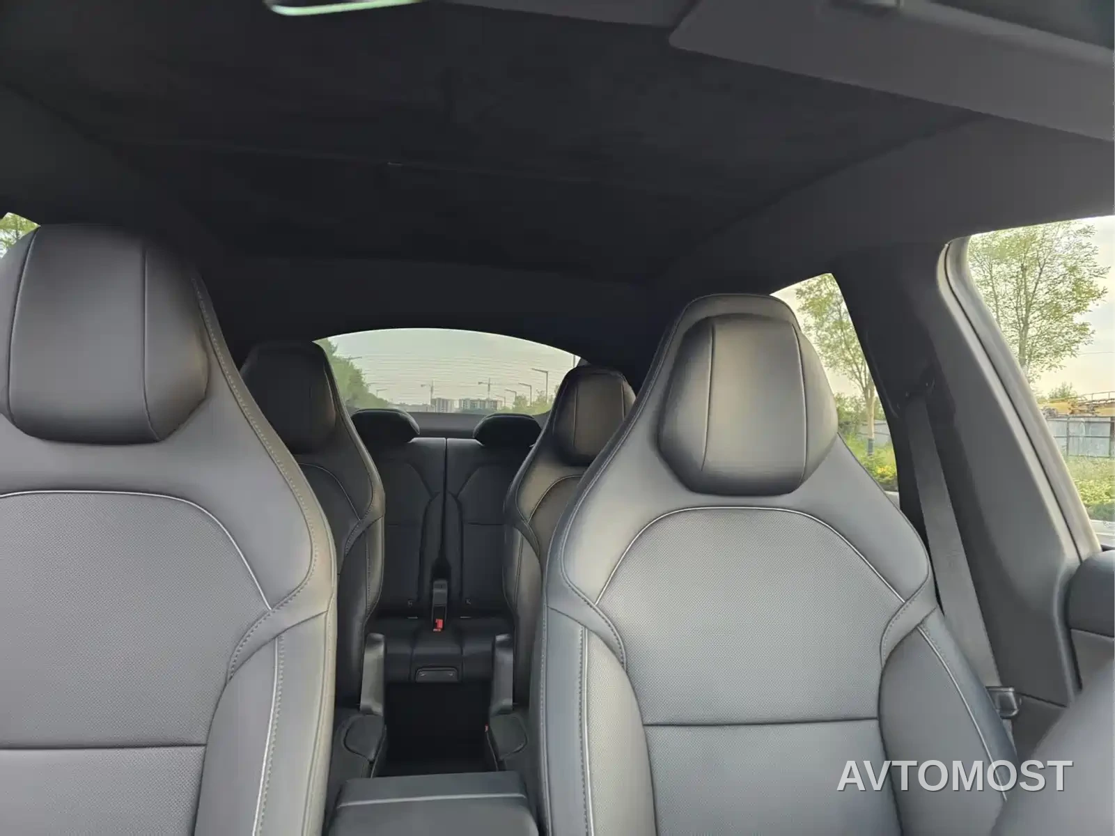 Tesla Model Y L 2025 Facelift Long Range AWD — фото 9
