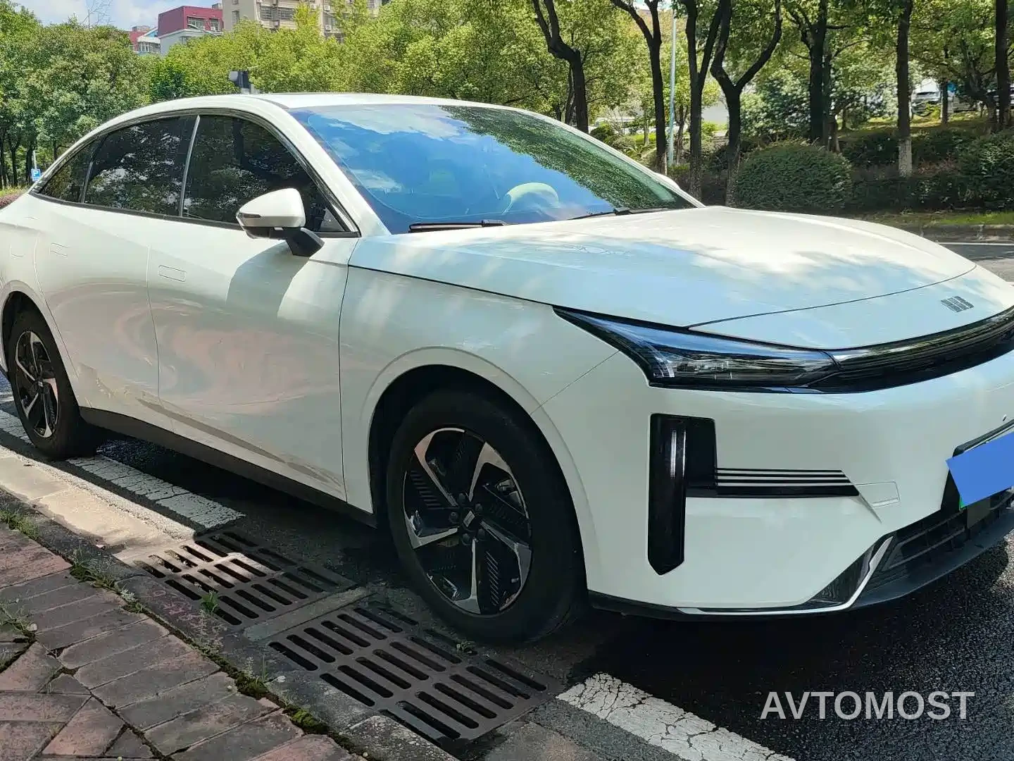 Geely Galaxy L6 2024 125km PLUS Soaring Dragon Edition — фото 3