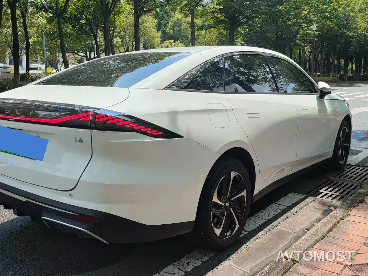 Geely Galaxy L6 2024 125km PLUS Soaring Dragon Edition — фото 4