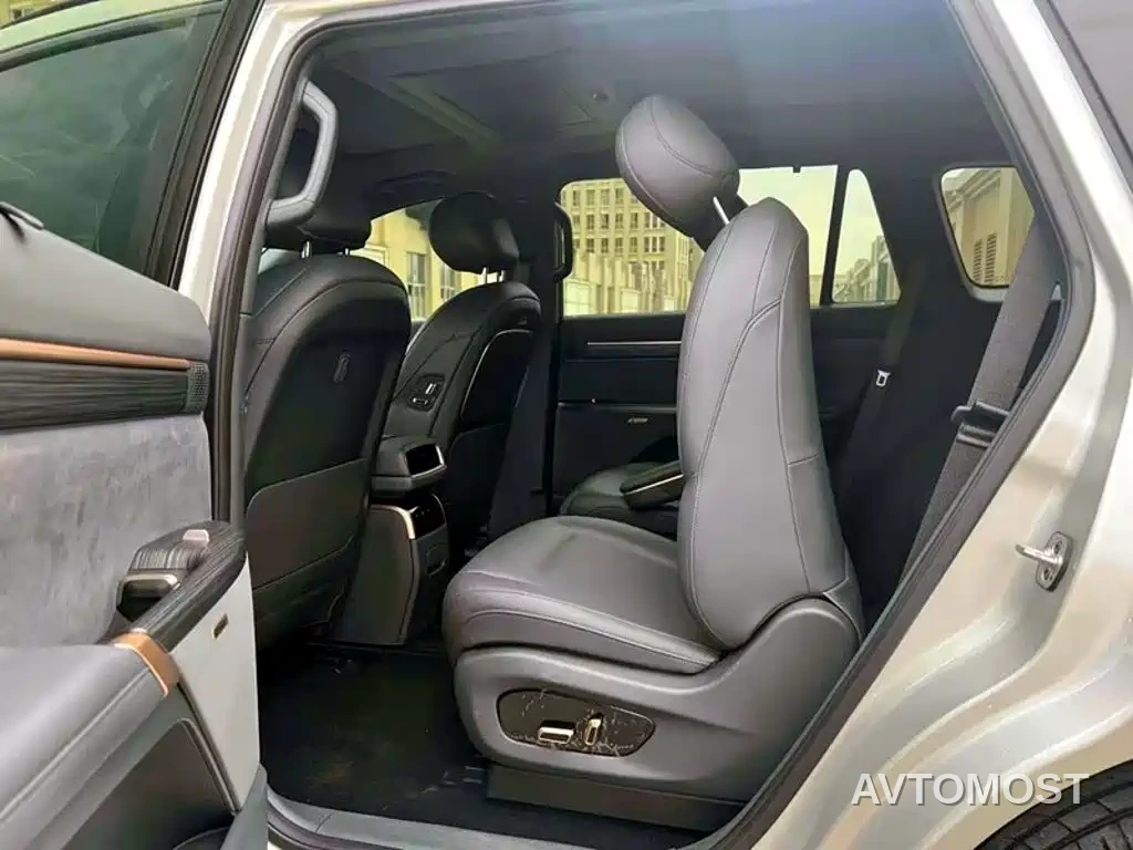 Dongfeng Yipai eπ008 2024 210Max Range Extender 6-Seater — фото 8