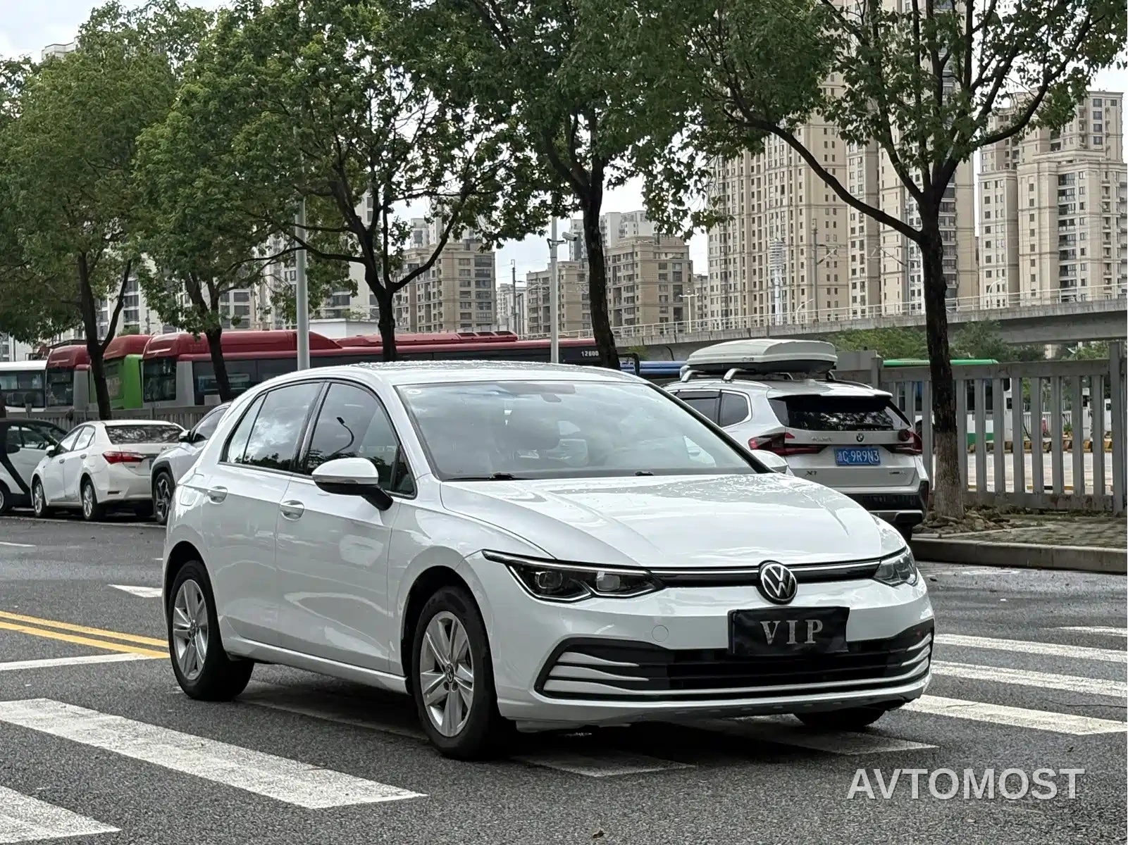 Volkswagen Golf 2021 200TSI DSG — фото 3
