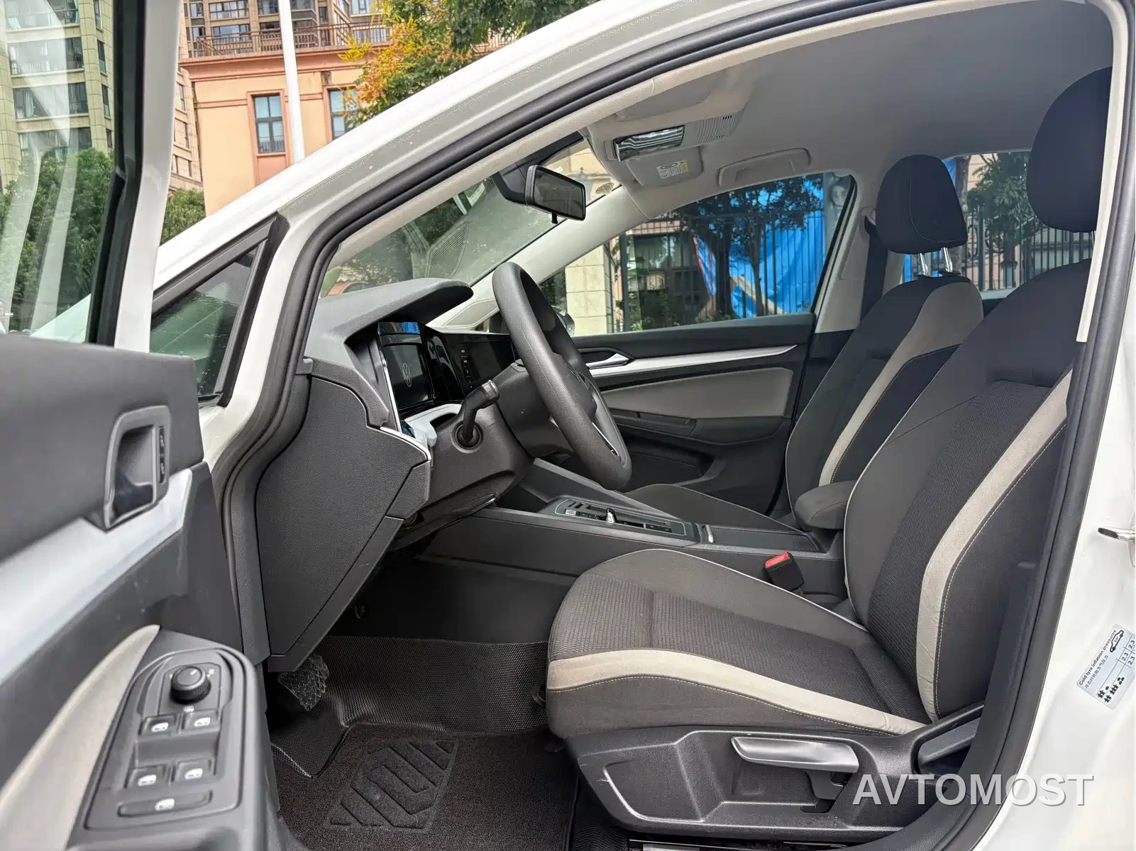 Volkswagen Golf 2021 200TSI DSG — фото 5