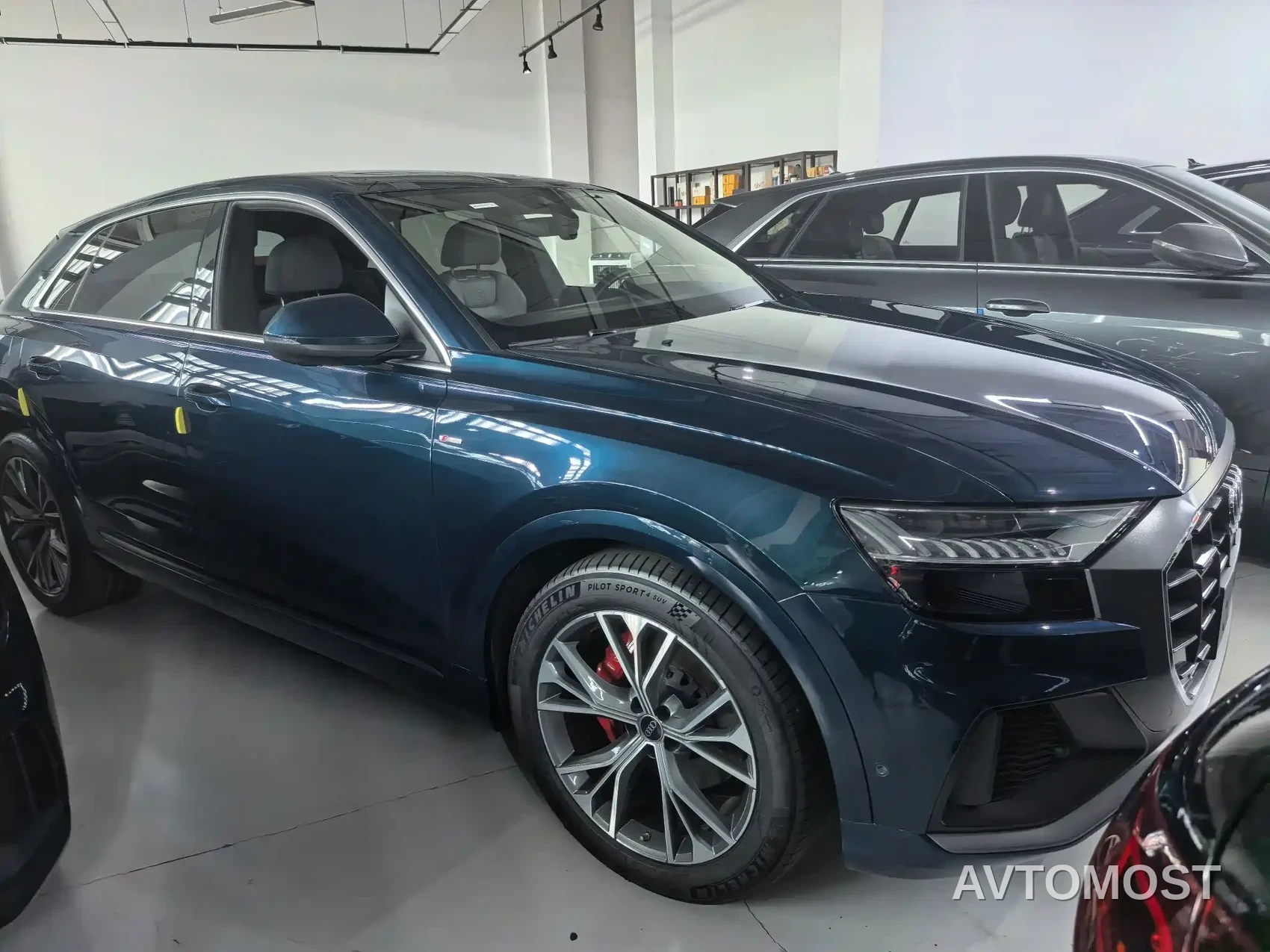 Audi Q8 2021 Model 55 TFSI Premium Dynamic — фото 2