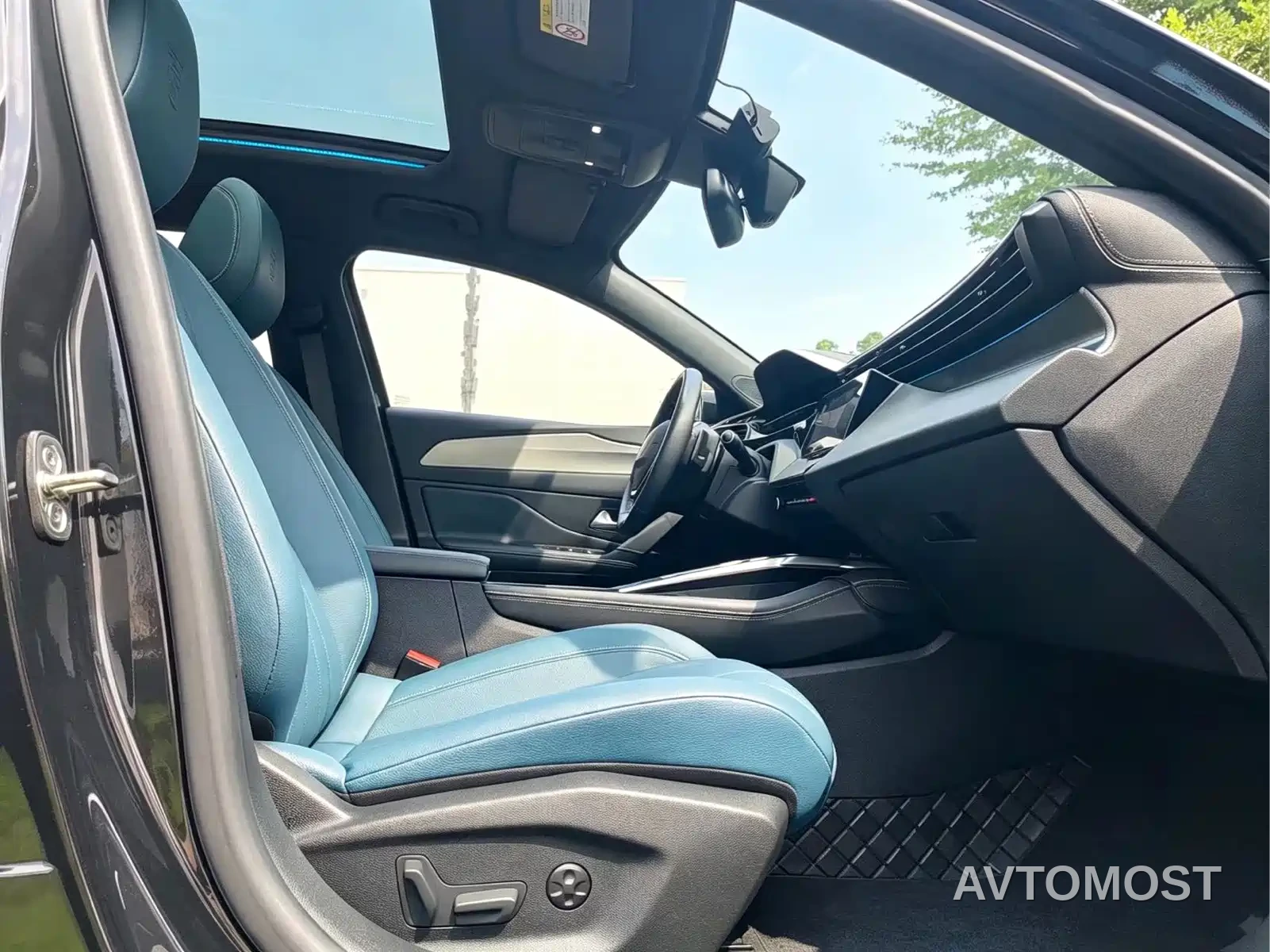 Peugeot 408X 2023 Model Boundless Edition — фото 10