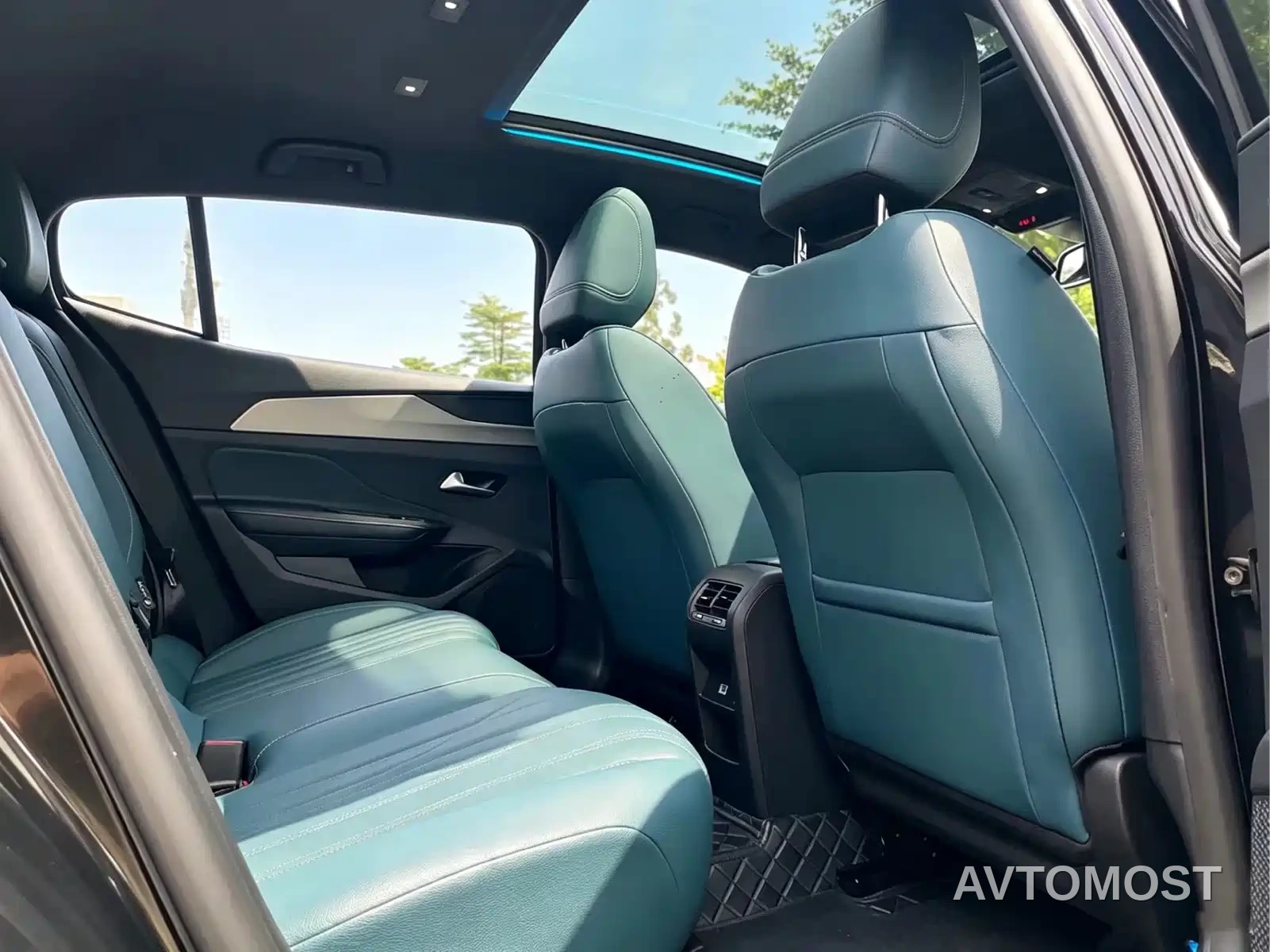 Peugeot 408X 2023 Model Boundless Edition — фото 11
