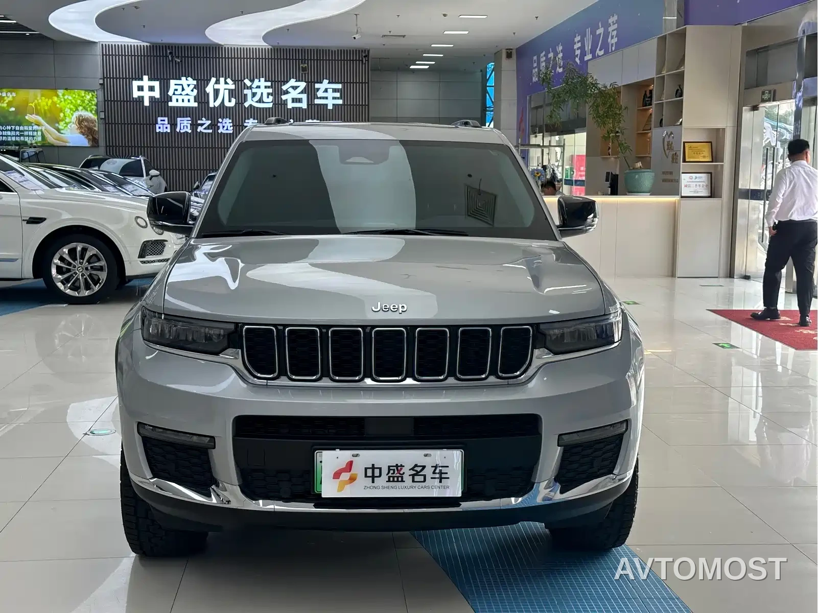 Jeep Grand Cherokee 4xe (Import) 2024 4xe Summit Edition — фото 2