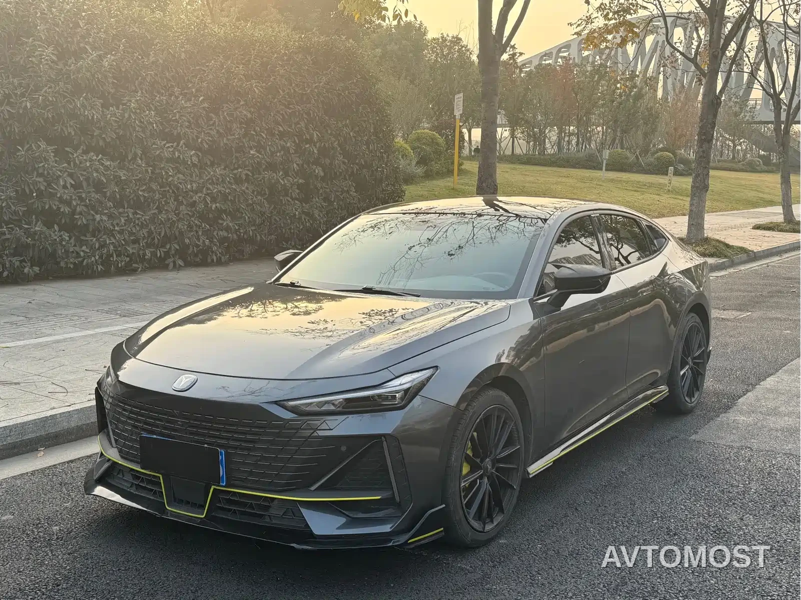 Changan UNI-V 2022 1.5T Sport Edition — фото 1