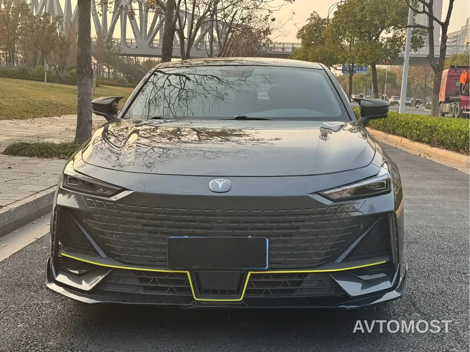 Changan UNI-V 2022 1.5T Sport Edition — фото 2