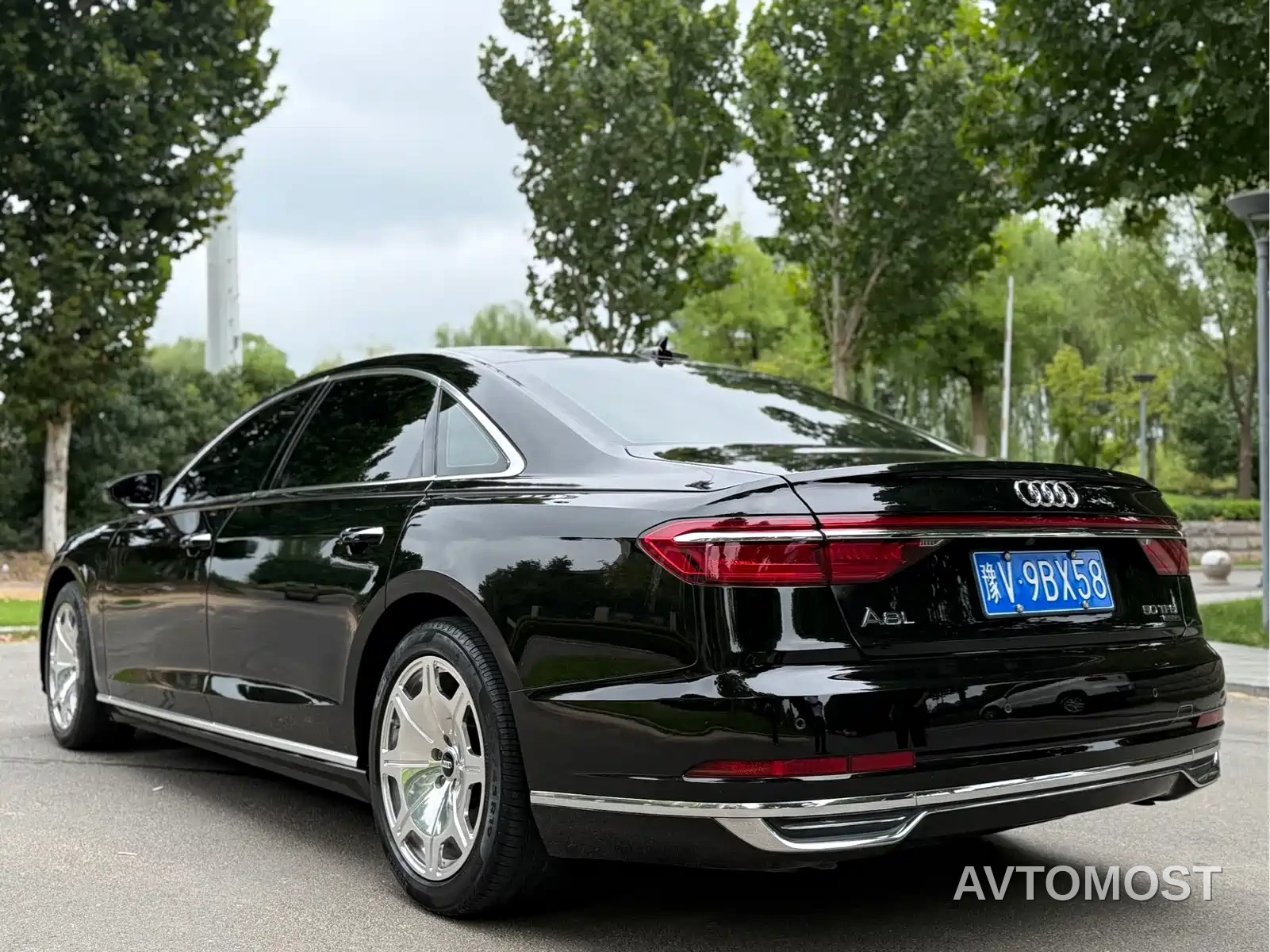 Audi A8 2022 A8L 50 TFSI quattro Comfort Collector's Edition — фото 7