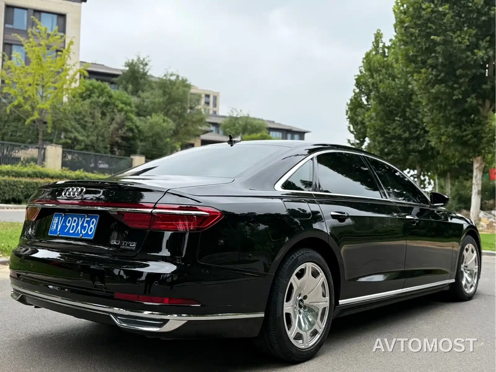 Audi A8 2022 A8L 50 TFSI quattro Comfort Collector's Edition — фото 9