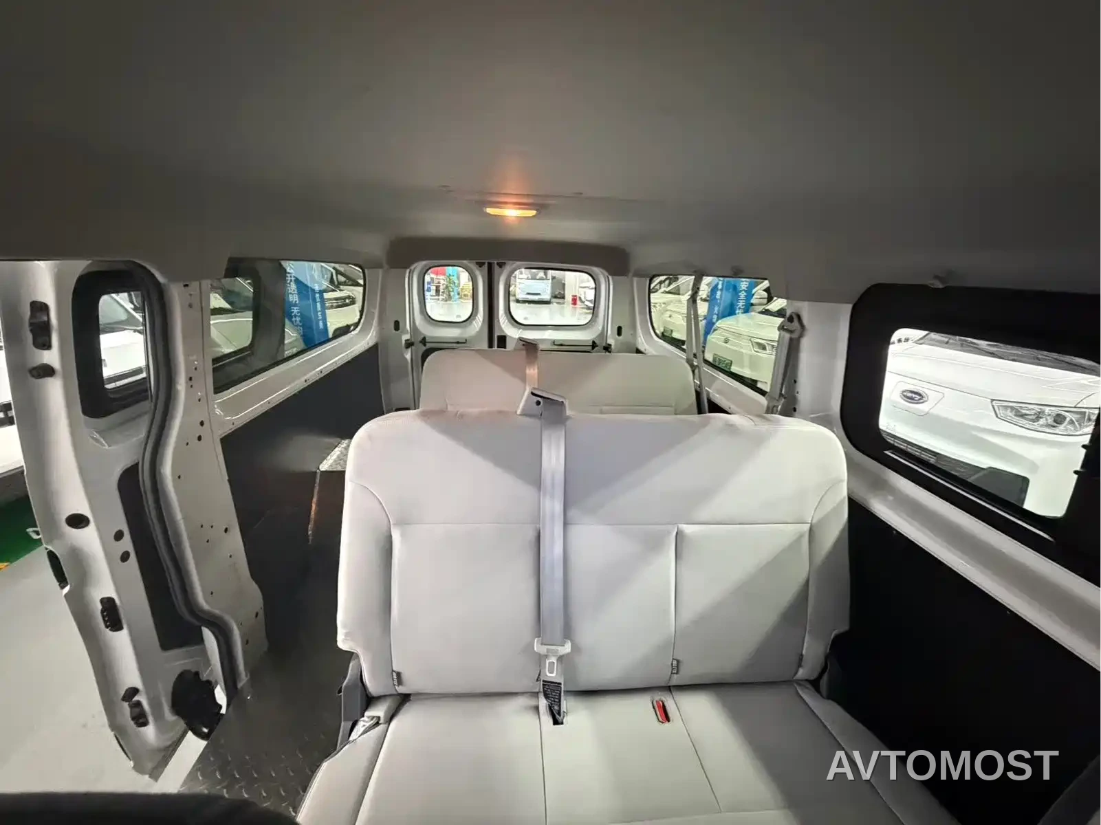 SAIC Maxus Dana V1L 2025 Model Low Roof Multi-purpose Version 50kWh — фото 12
