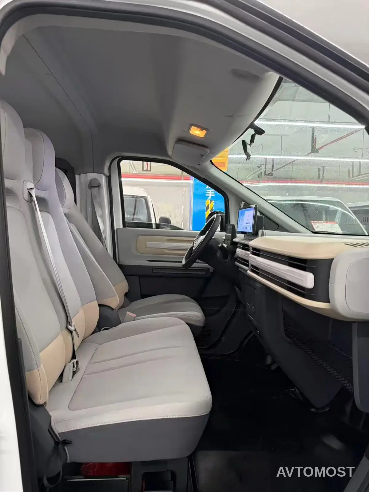 SAIC Maxus Dana V1L 2025 Model Low Roof Multi-purpose Version 50kWh — фото 13