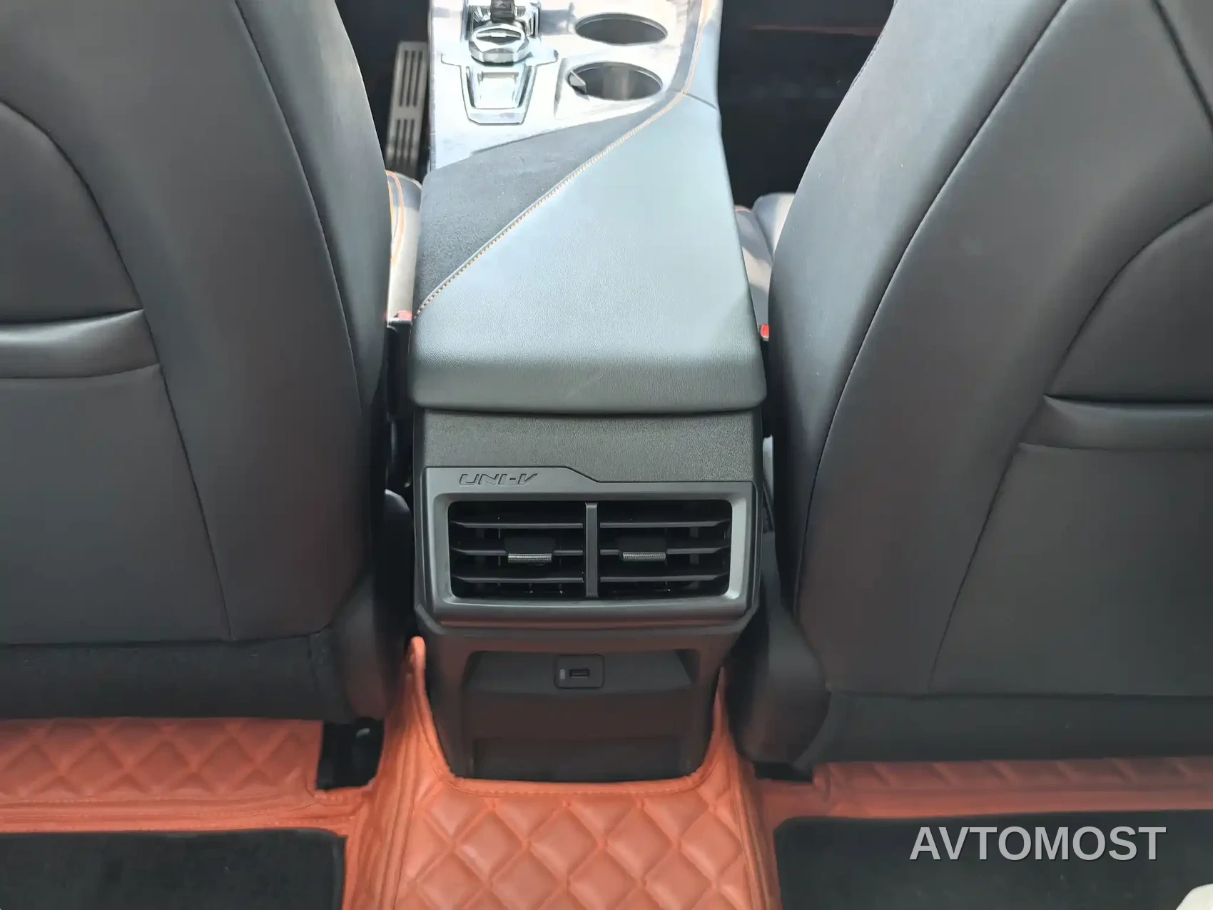 Changan UNI-V 2022 1.5T Sport Edition — фото 15