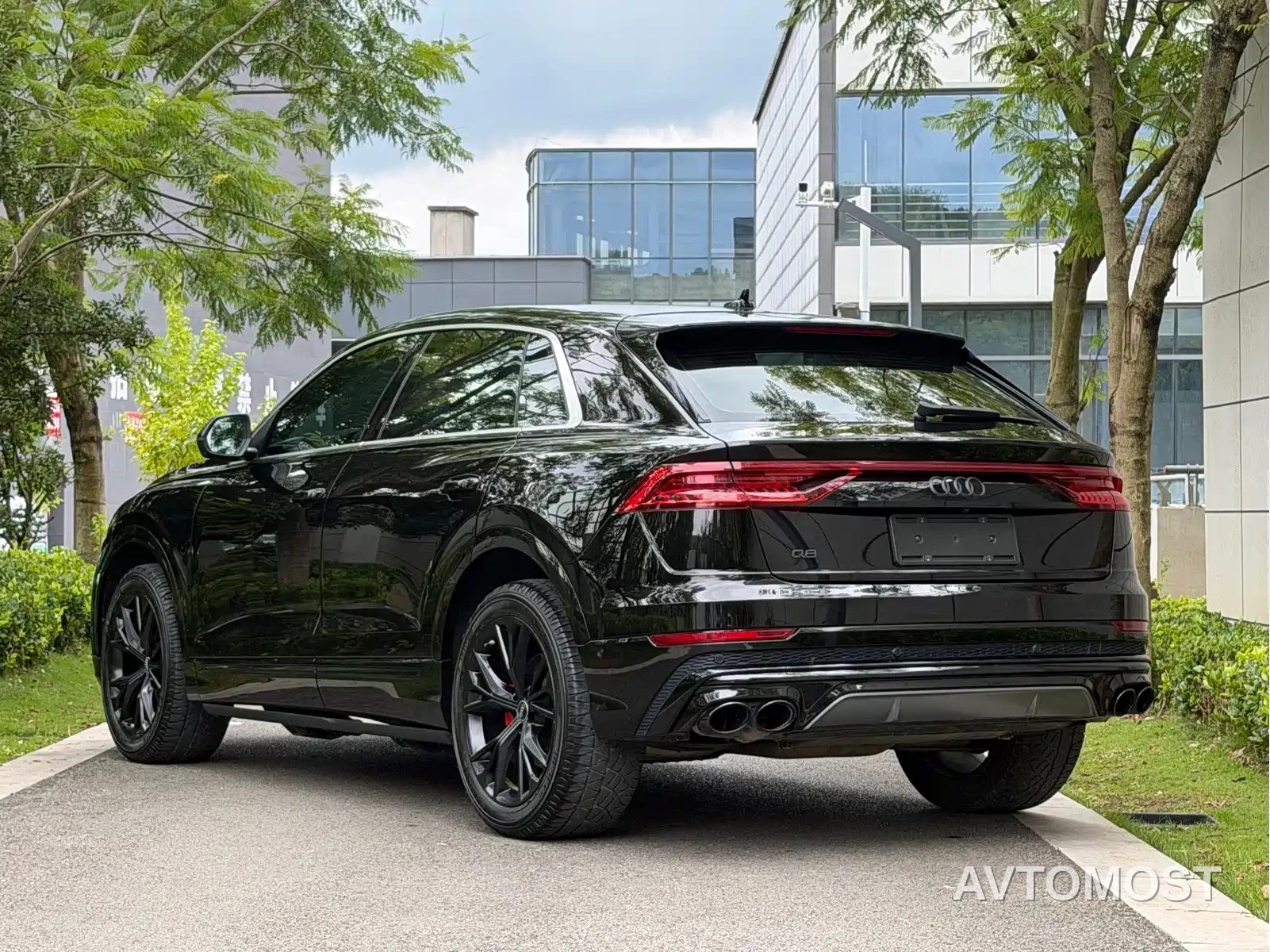 Audi Q8 2022 55 TFSI Luxury Dynamic — фото 4