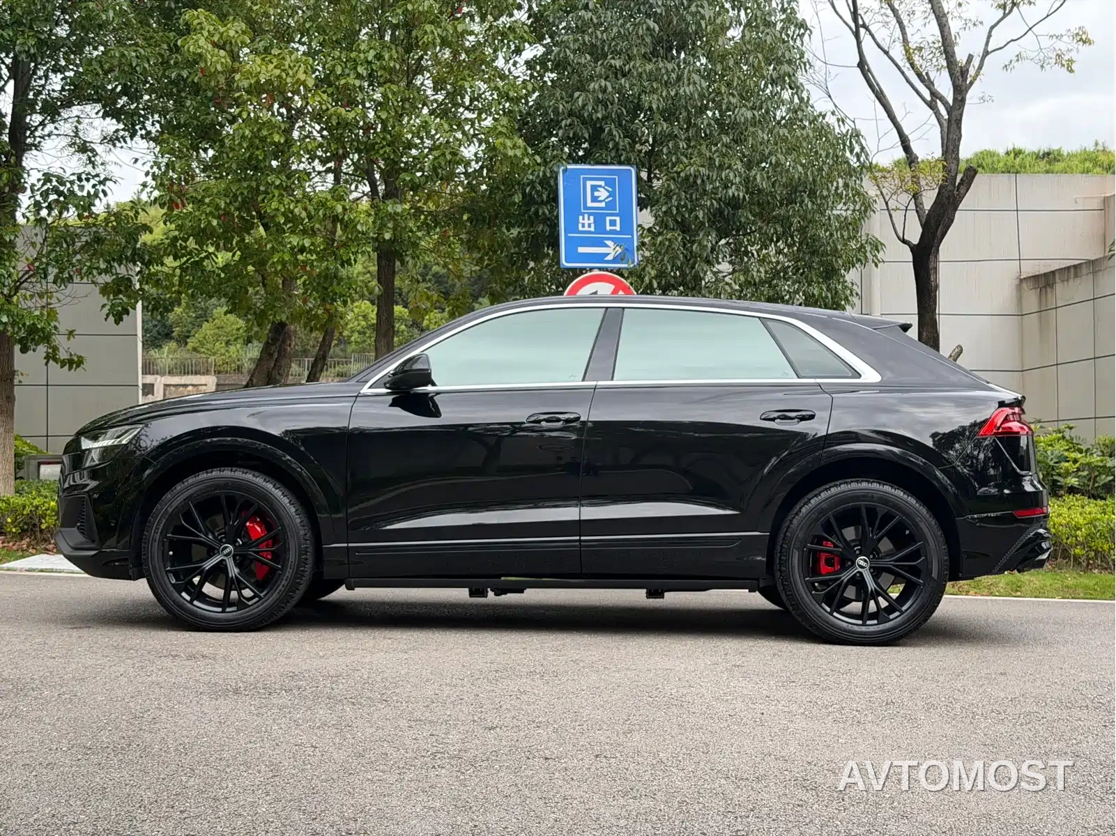 Audi Q8 2022 55 TFSI Luxury Dynamic — фото 7