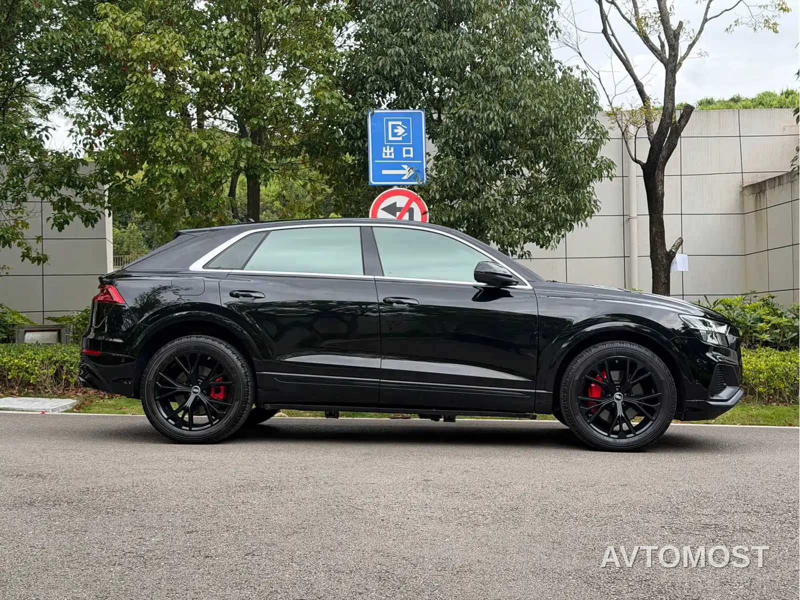 Audi Q8 2022 55 TFSI Luxury Dynamic — фото 8