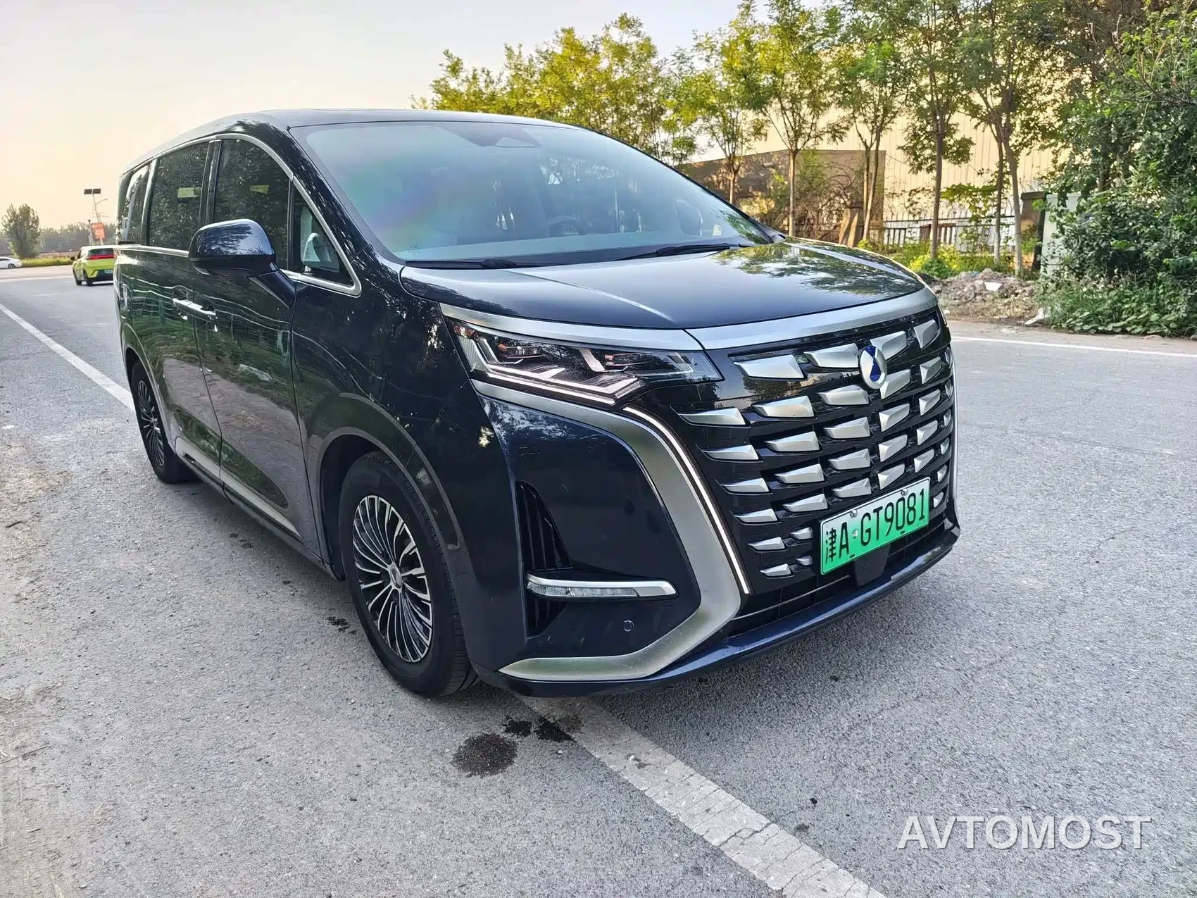 Denza D9 2022 DM-i 970 AWD Flagship — фото 3
