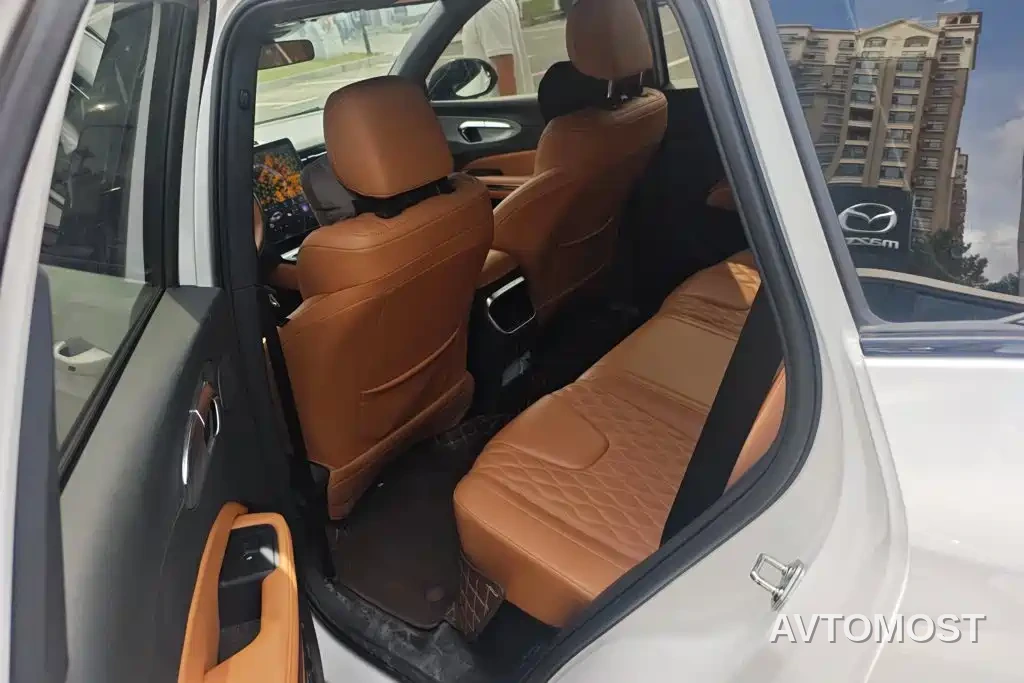 Besturn Yueyi 07 2025 210km Leisure Edition — фото 11