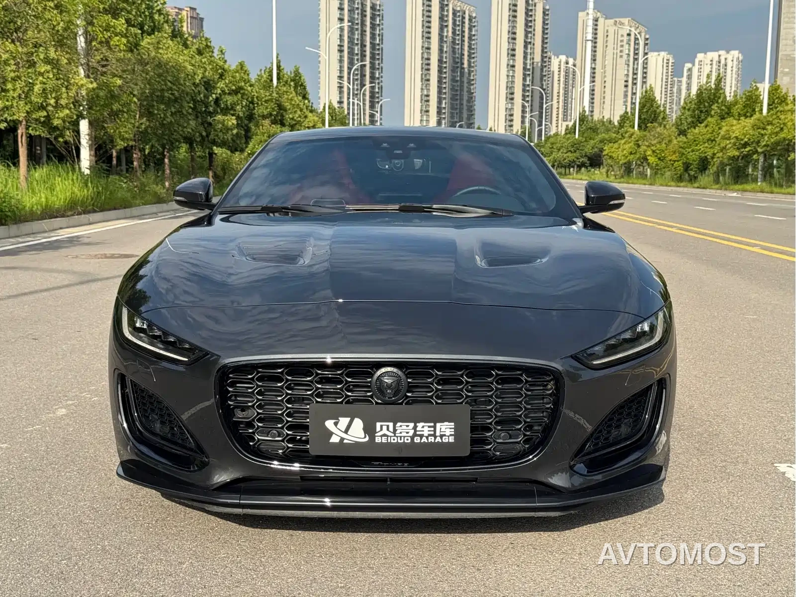 Jaguar F-TYPE 2024 P300 75th Anniversary Collector's Hardtop Edition — фото 2