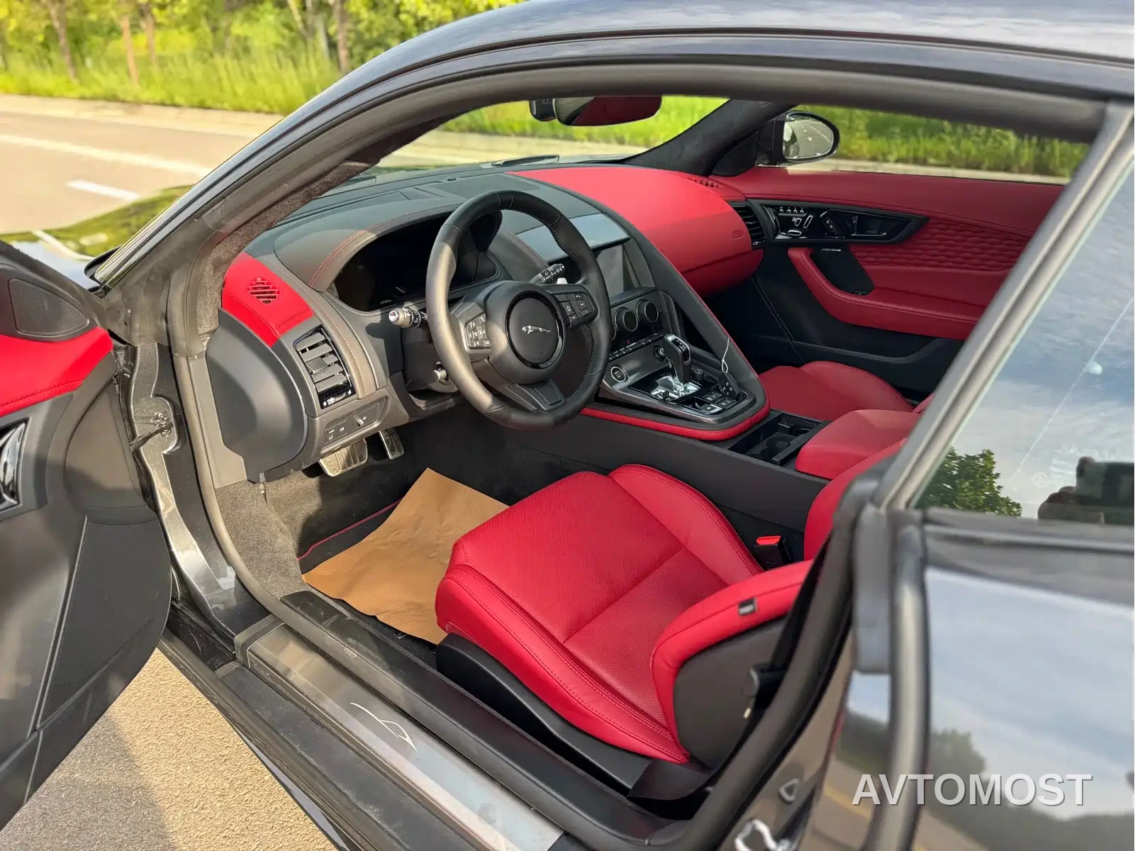 Jaguar F-TYPE 2024 P300 75th Anniversary Collector's Hardtop Edition — фото 4
