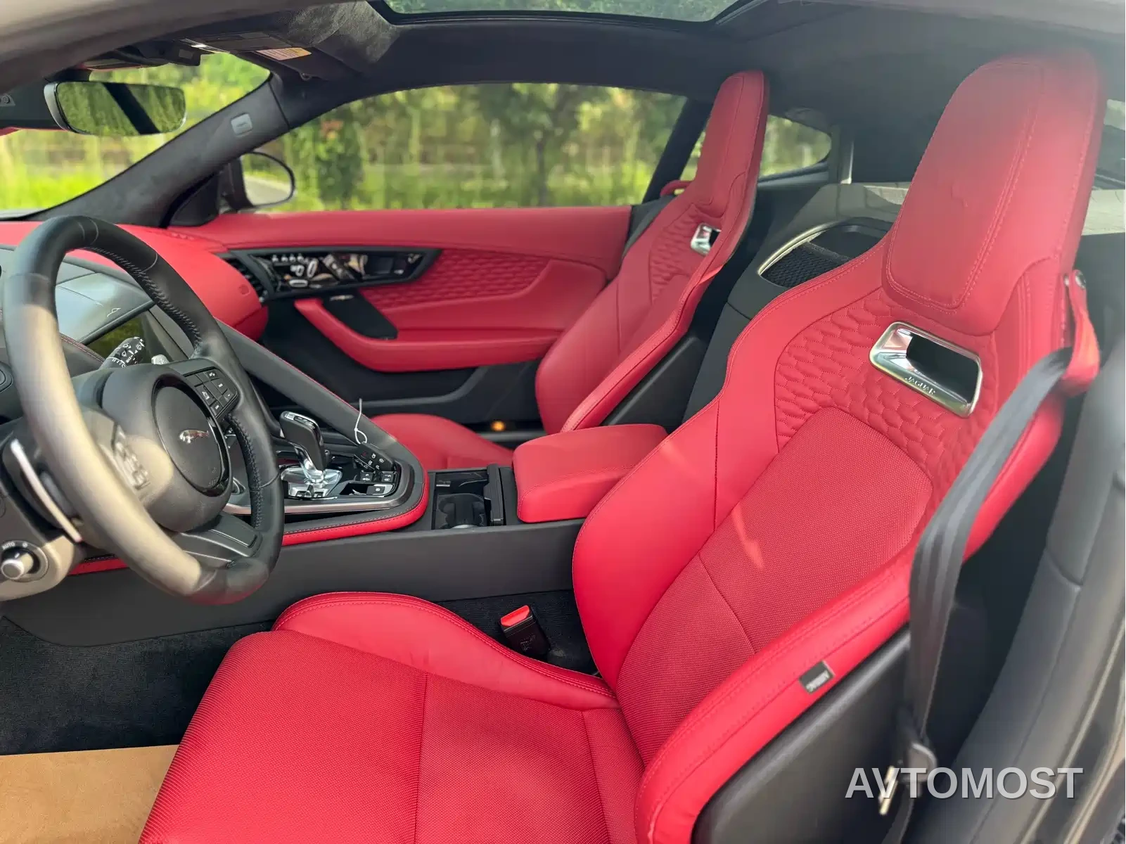 Jaguar F-TYPE 2024 P300 75th Anniversary Collector's Hardtop Edition — фото 5