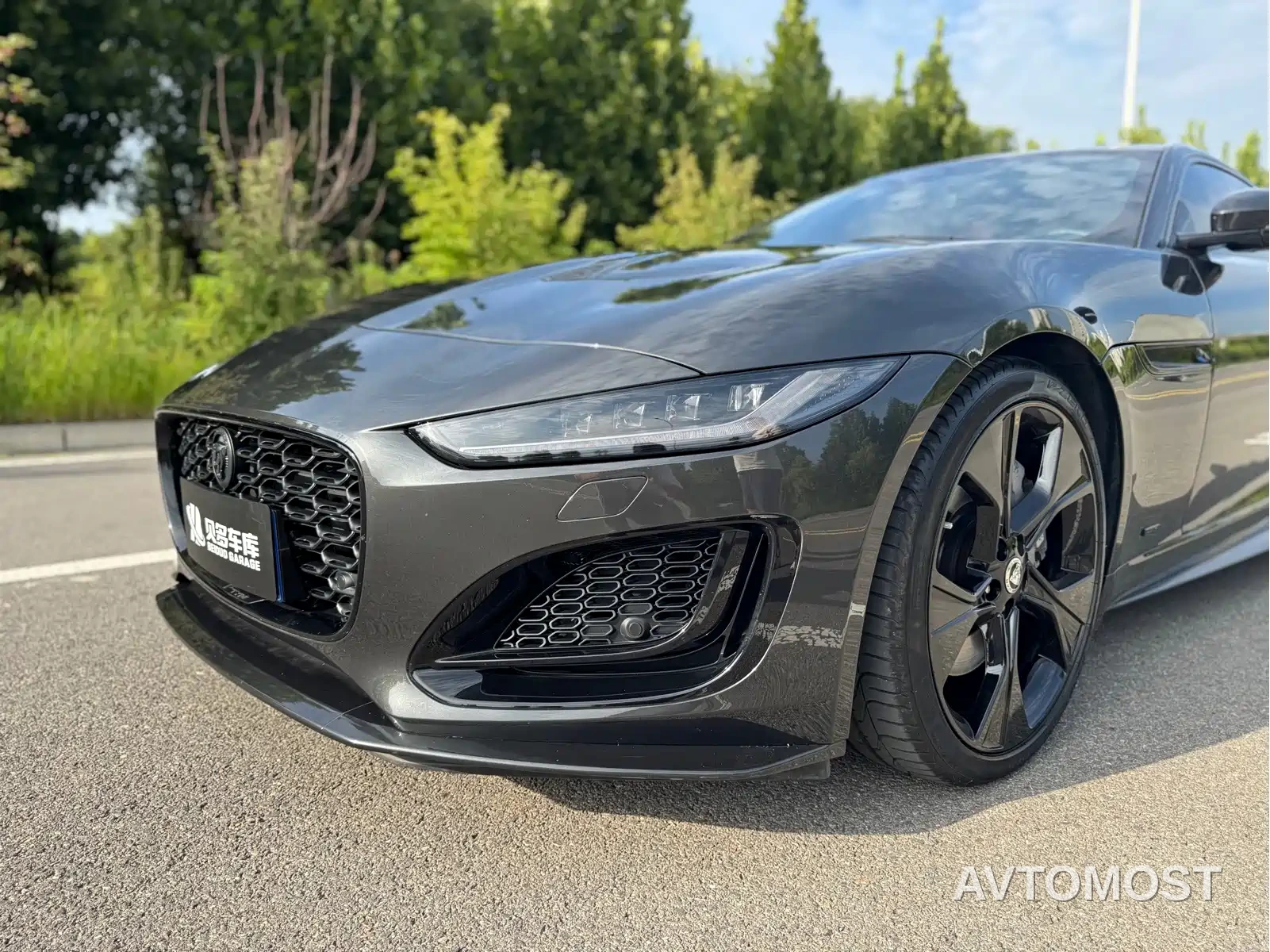 Jaguar F-TYPE 2024 P300 75th Anniversary Collector's Hardtop Edition — фото 14