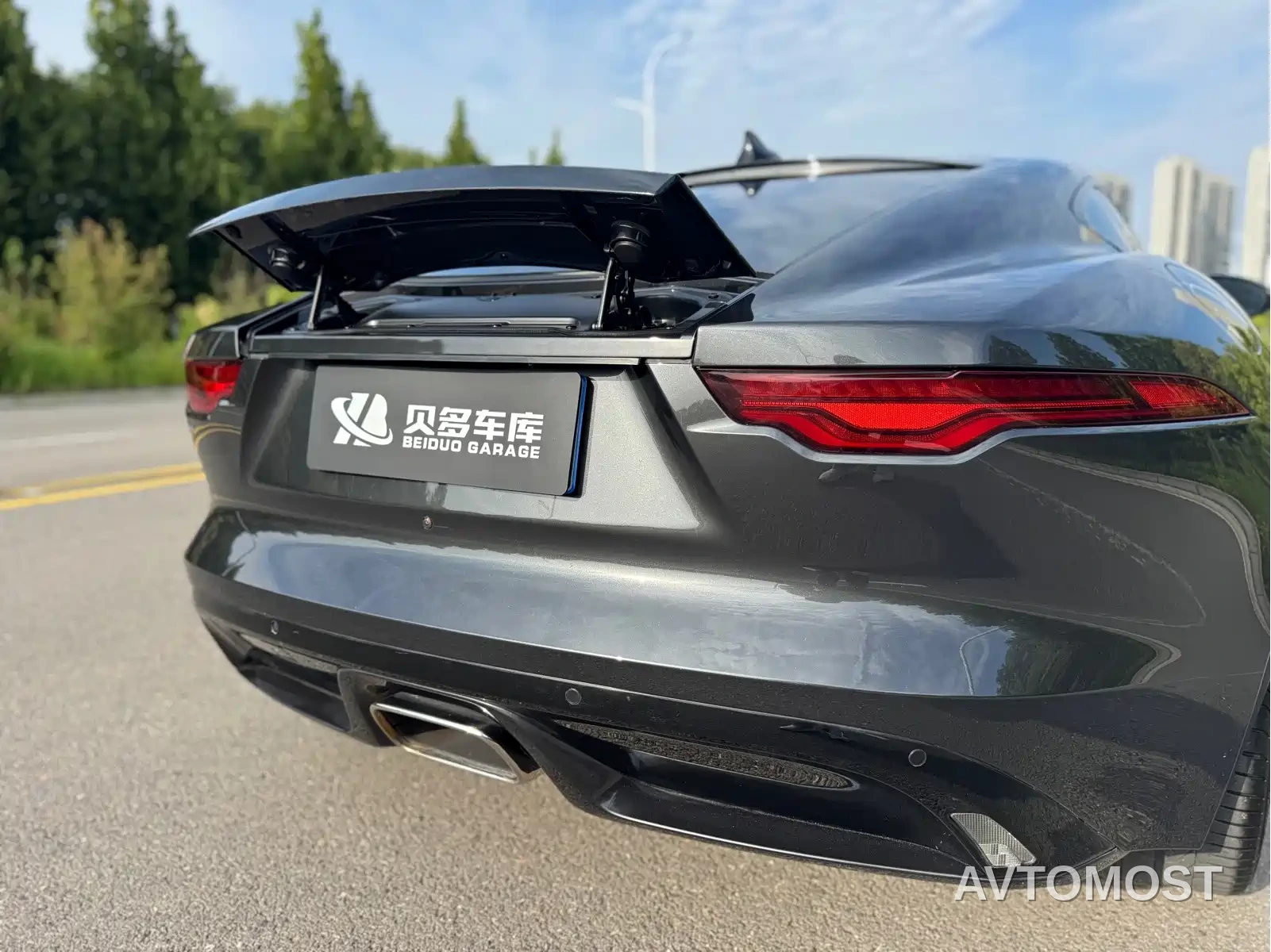 Jaguar F-TYPE 2024 P300 75th Anniversary Collector's Hardtop Edition — фото 15