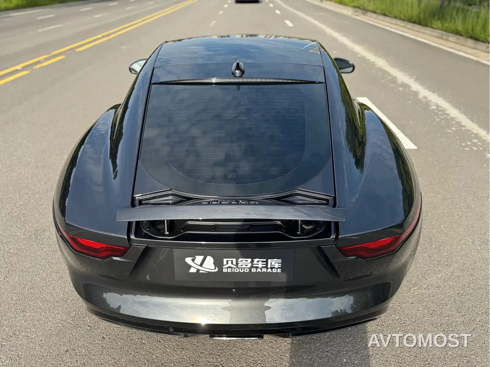 Jaguar F-TYPE 2024 P300 75th Anniversary Collector's Hardtop Edition — фото 16