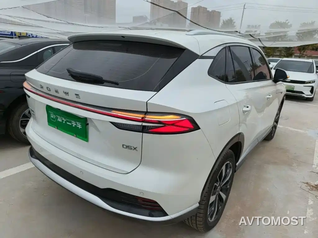Roewe D5X DMH 2024 135 Flagship Edition — фото 7