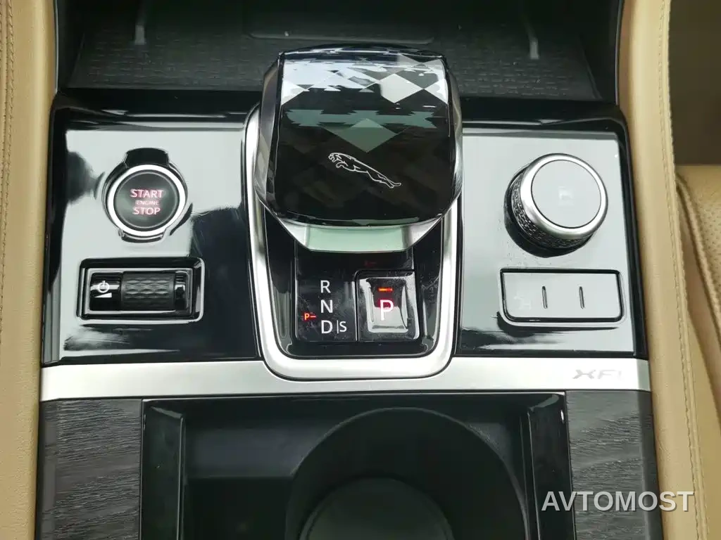 Jaguar XFL 2022 XFL 2.0T P250 2WD Premium Luxury — фото 12