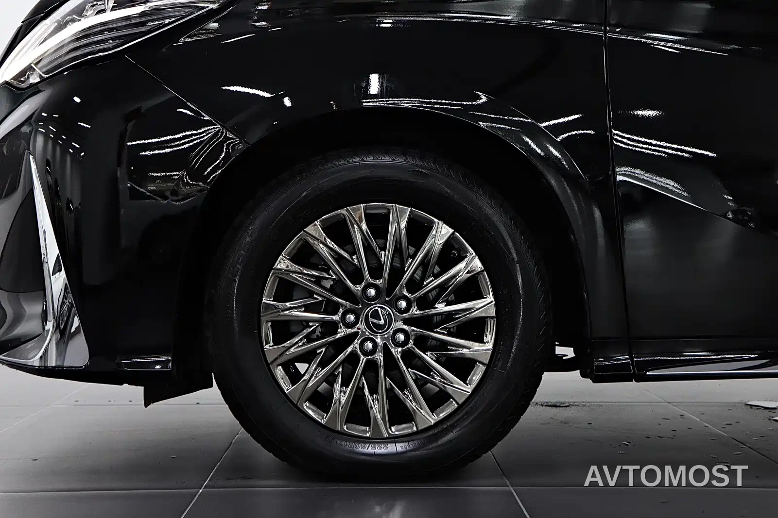 Lexus LM 2020 300h Seven-Seater Elegance Edition — фото 8