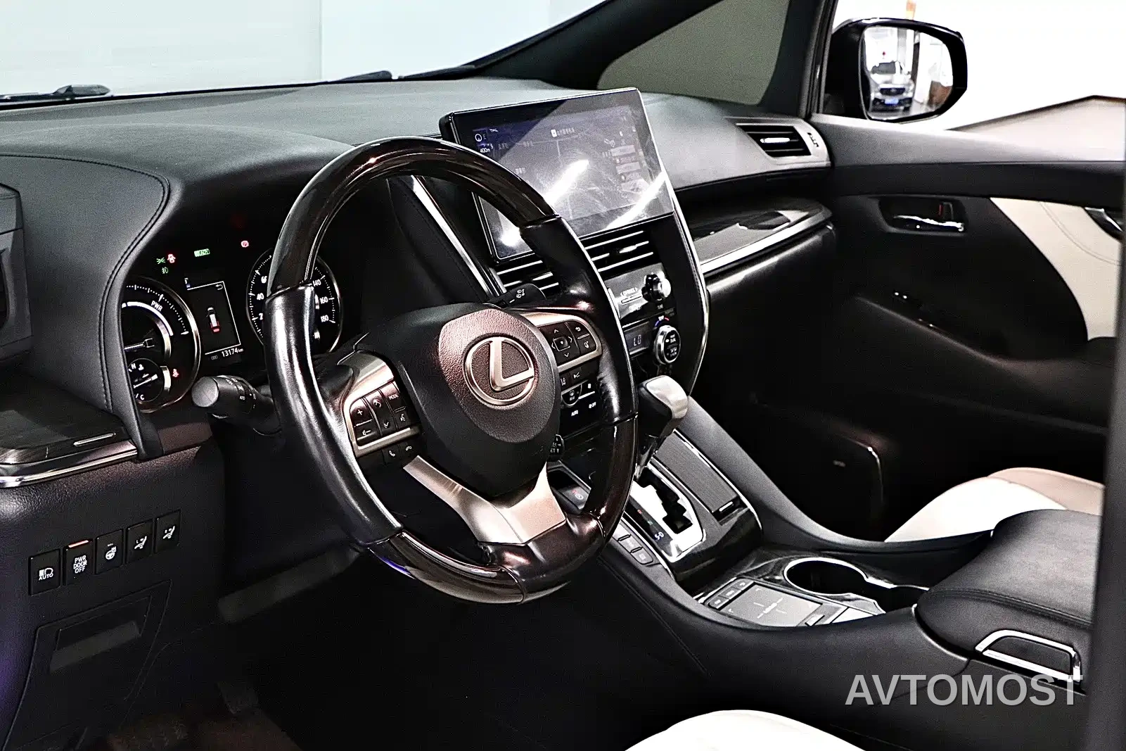 Lexus LM 2020 300h Seven-Seater Elegance Edition — фото 10