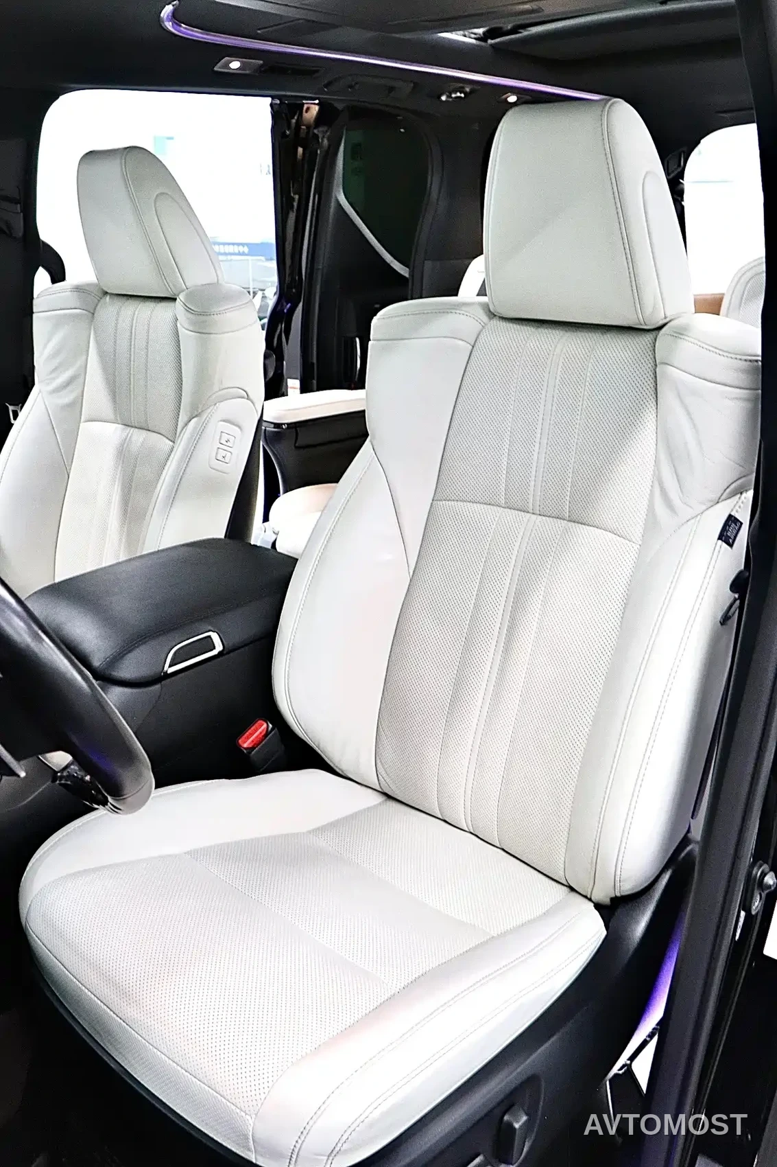Lexus LM 2020 300h Seven-Seater Elegance Edition — фото 11