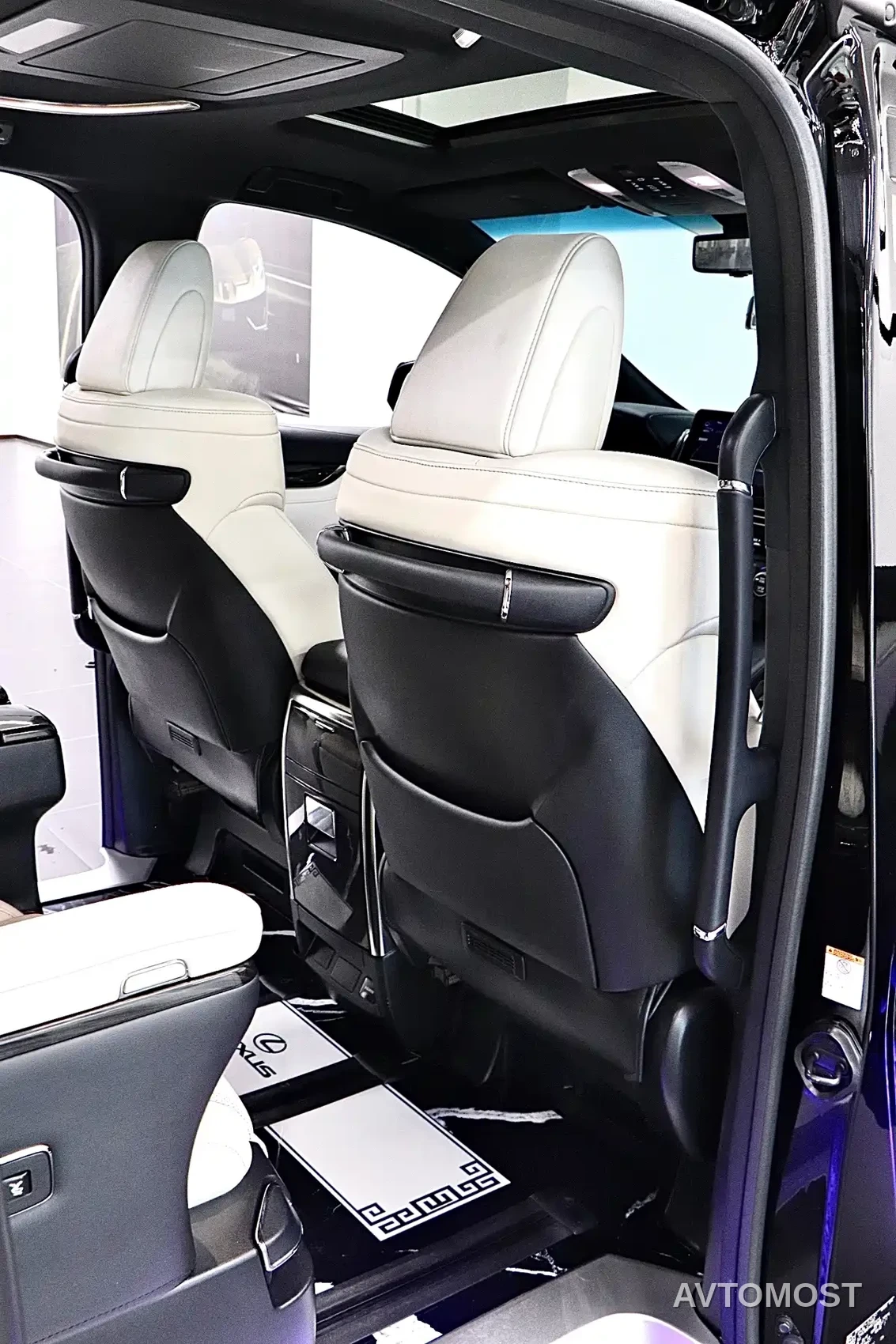 Lexus LM 2020 300h Seven-Seater Elegance Edition — фото 16