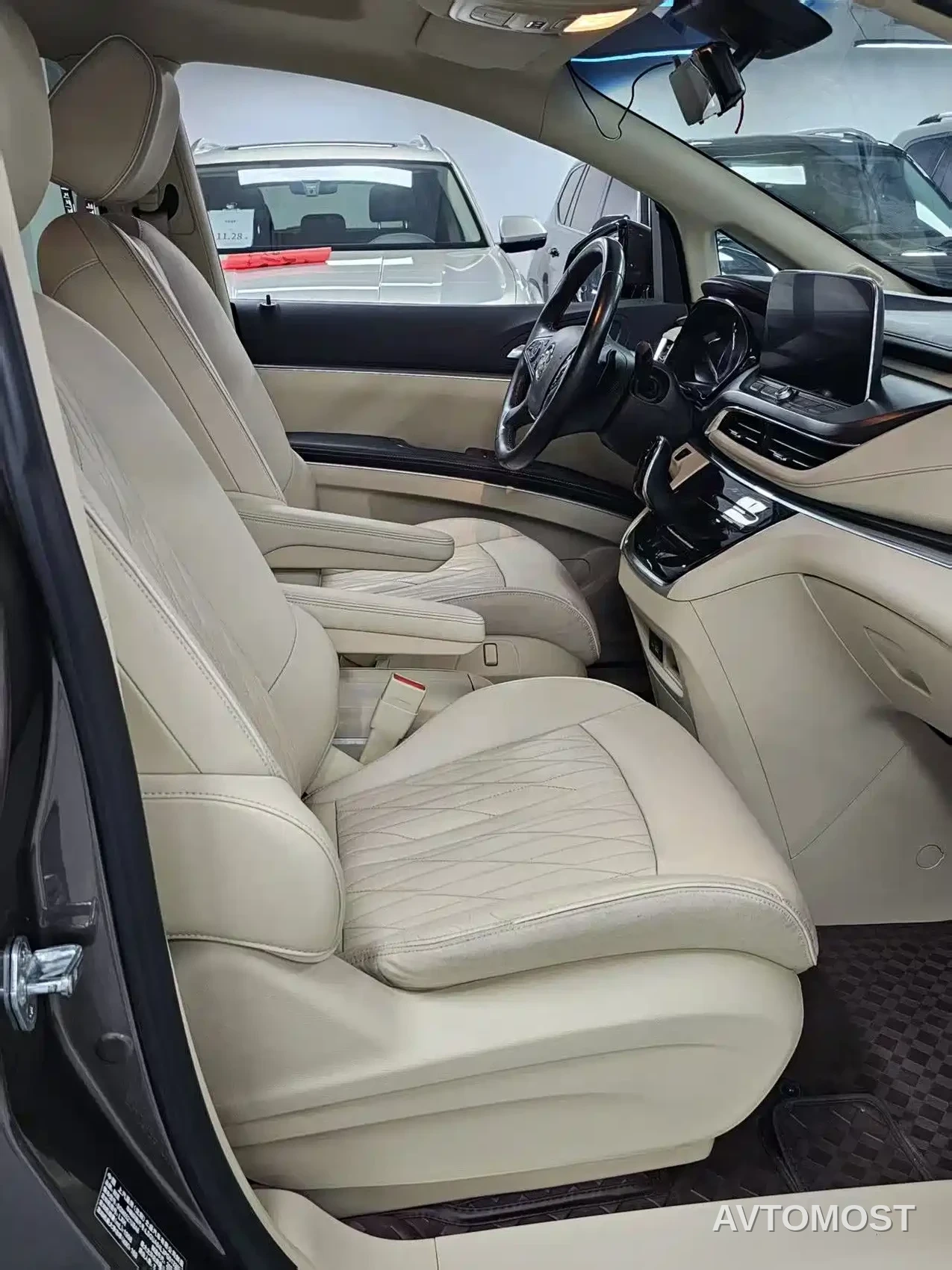 Buick GL8 2023 Land Business Class 652T Smart Luxury — фото 4