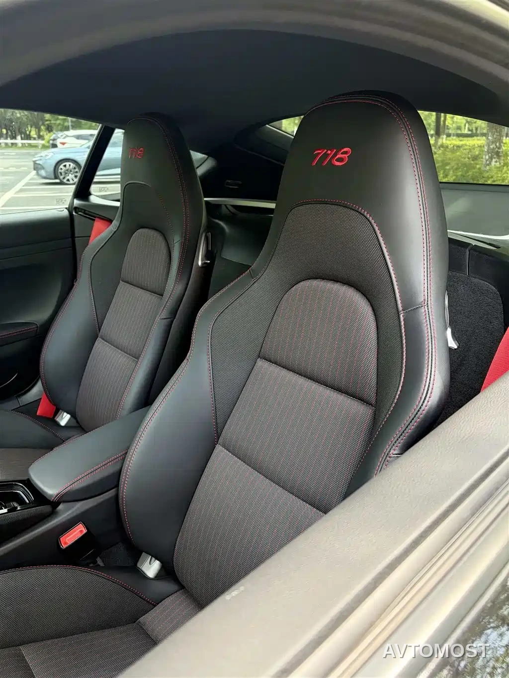 Porsche 718 2022 Cayman T 2.0T — фото 12