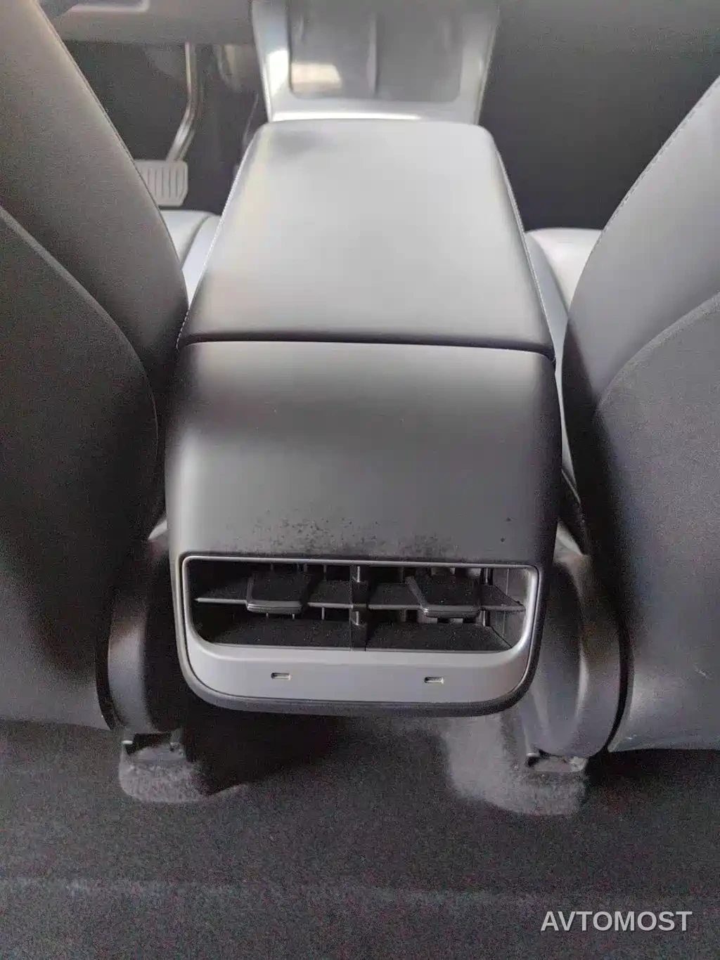 Tesla Model Y 2021 Standard Range Rear-Wheel Drive — фото 10