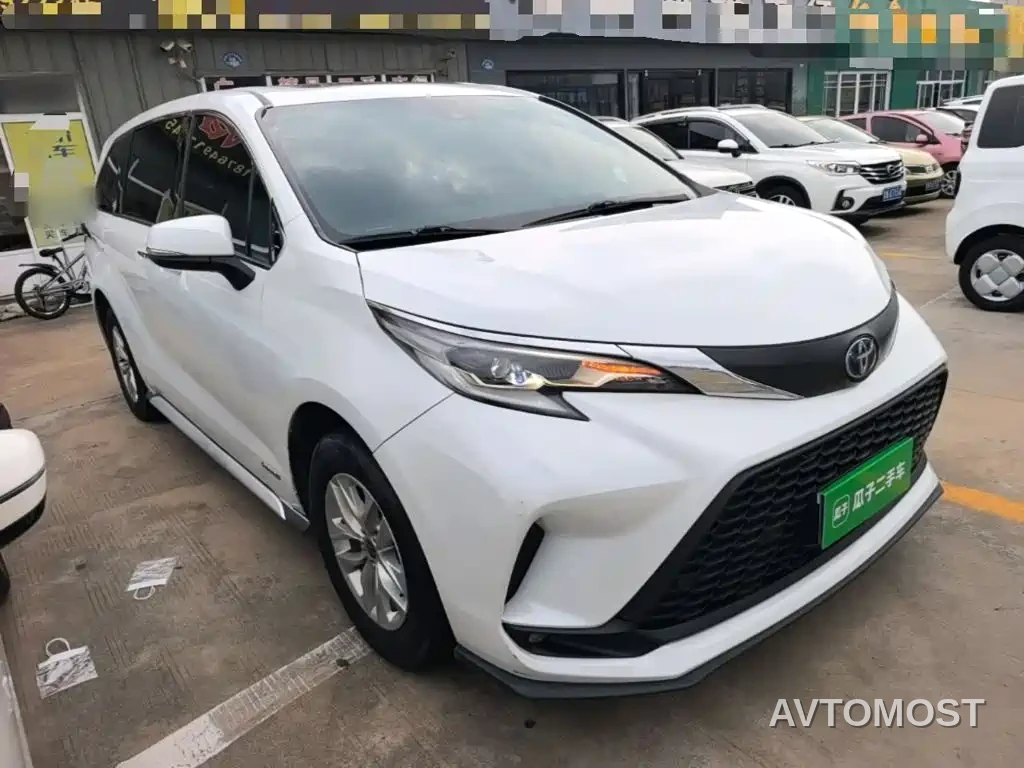 Toyota Granvia 2023 2.5L Hybrid Comfort Edition — фото 2